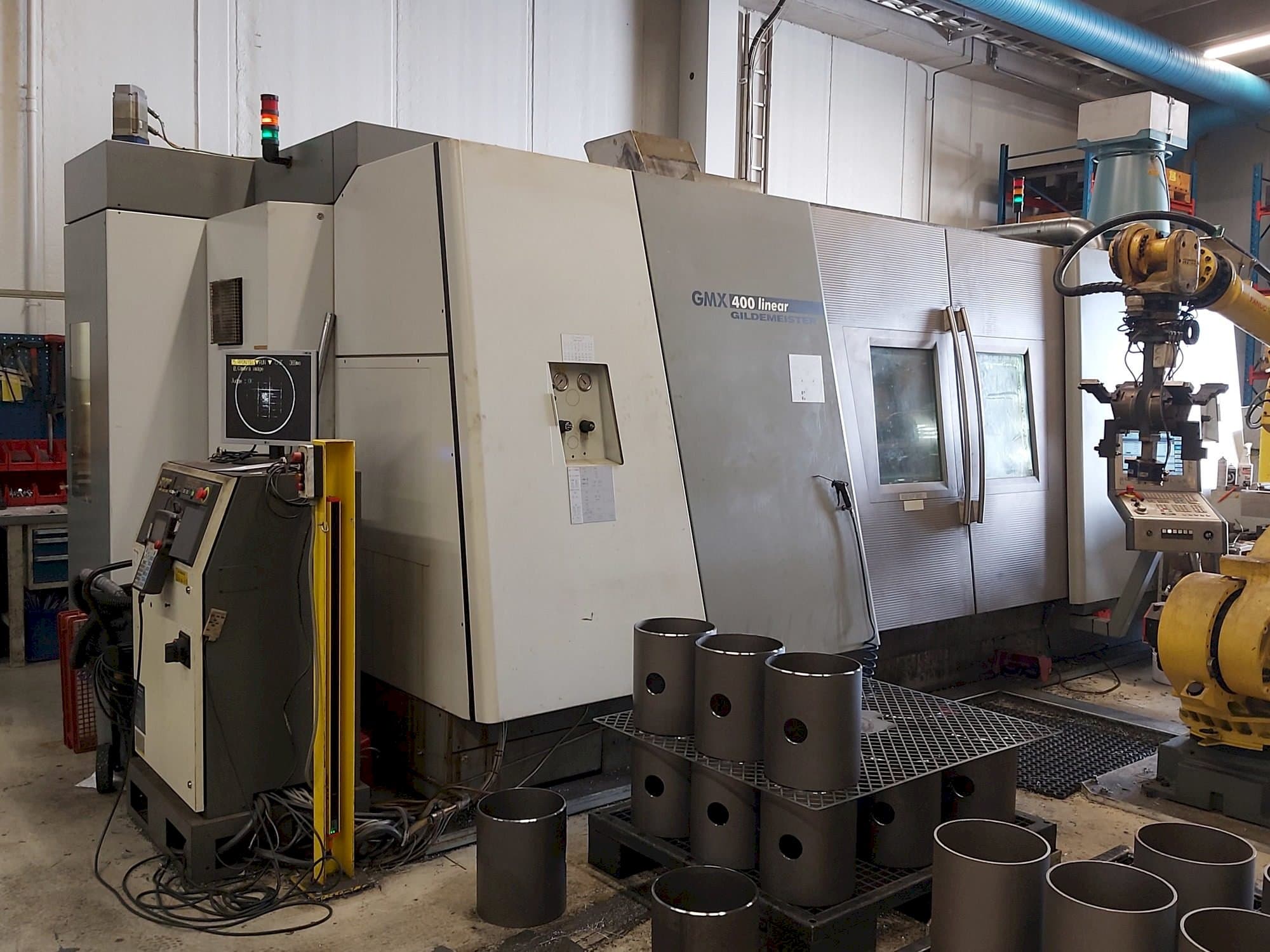 Čelní pohled  na Gildemeister GMX 400 Linear  stroj