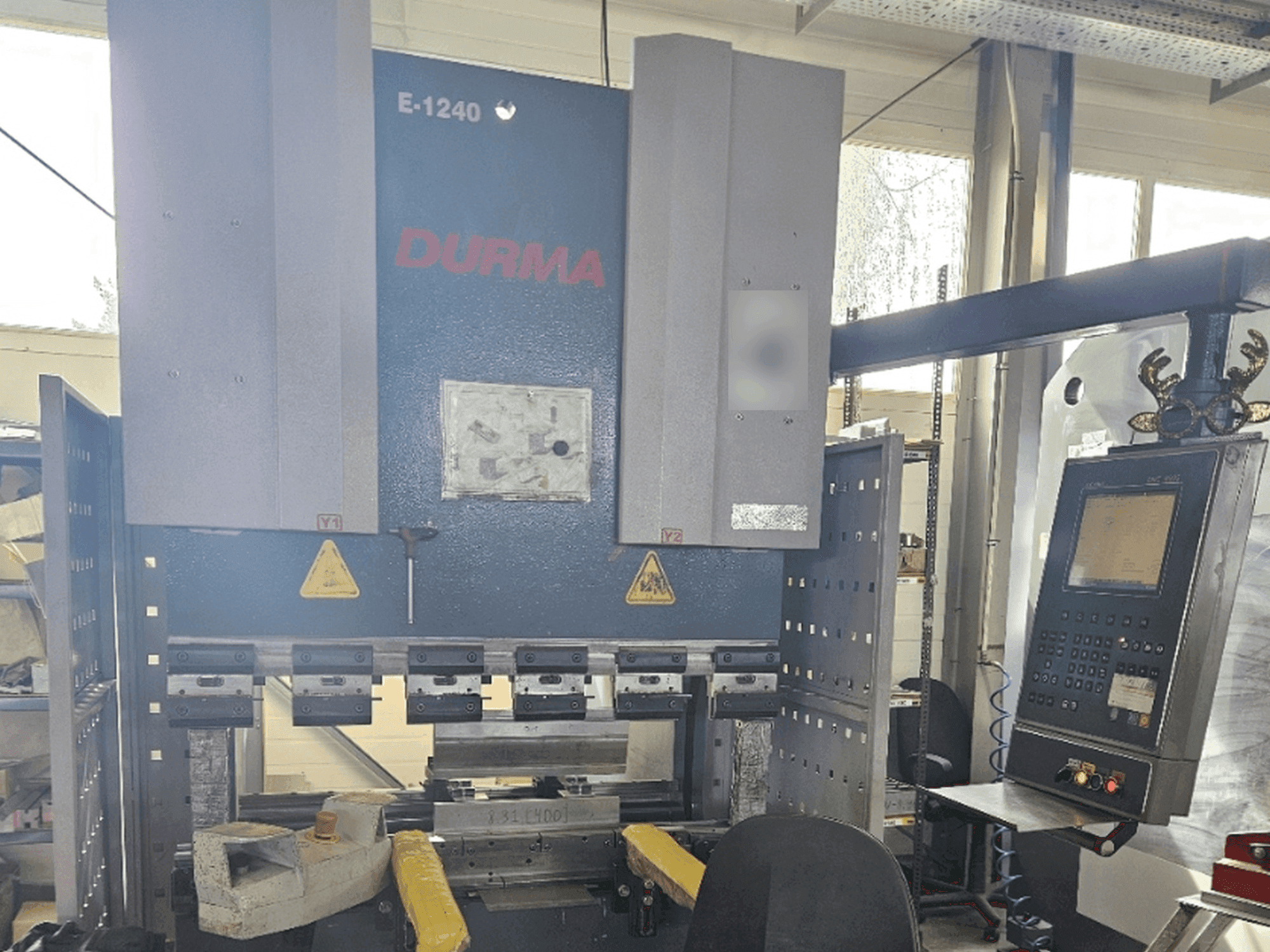 Čelní pohled  na Durma E 1240  stroj