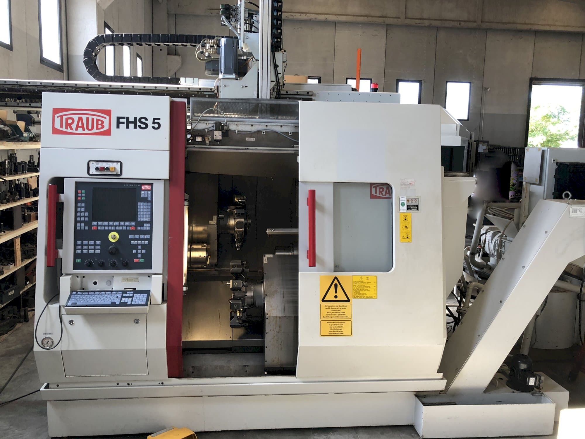 Čelní pohled  na TRAUB TNC 42 stroj