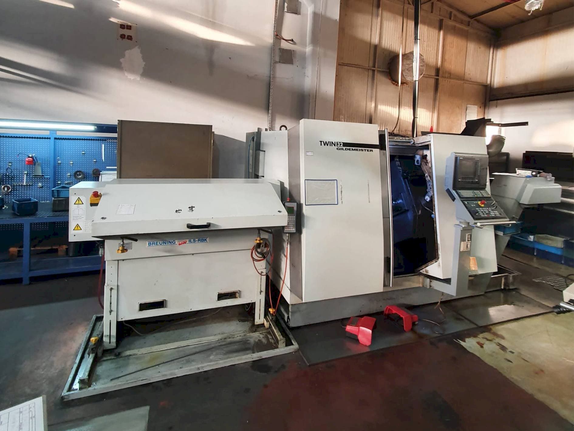 Čelní pohled  na Gildemeister TWIN 32  stroj