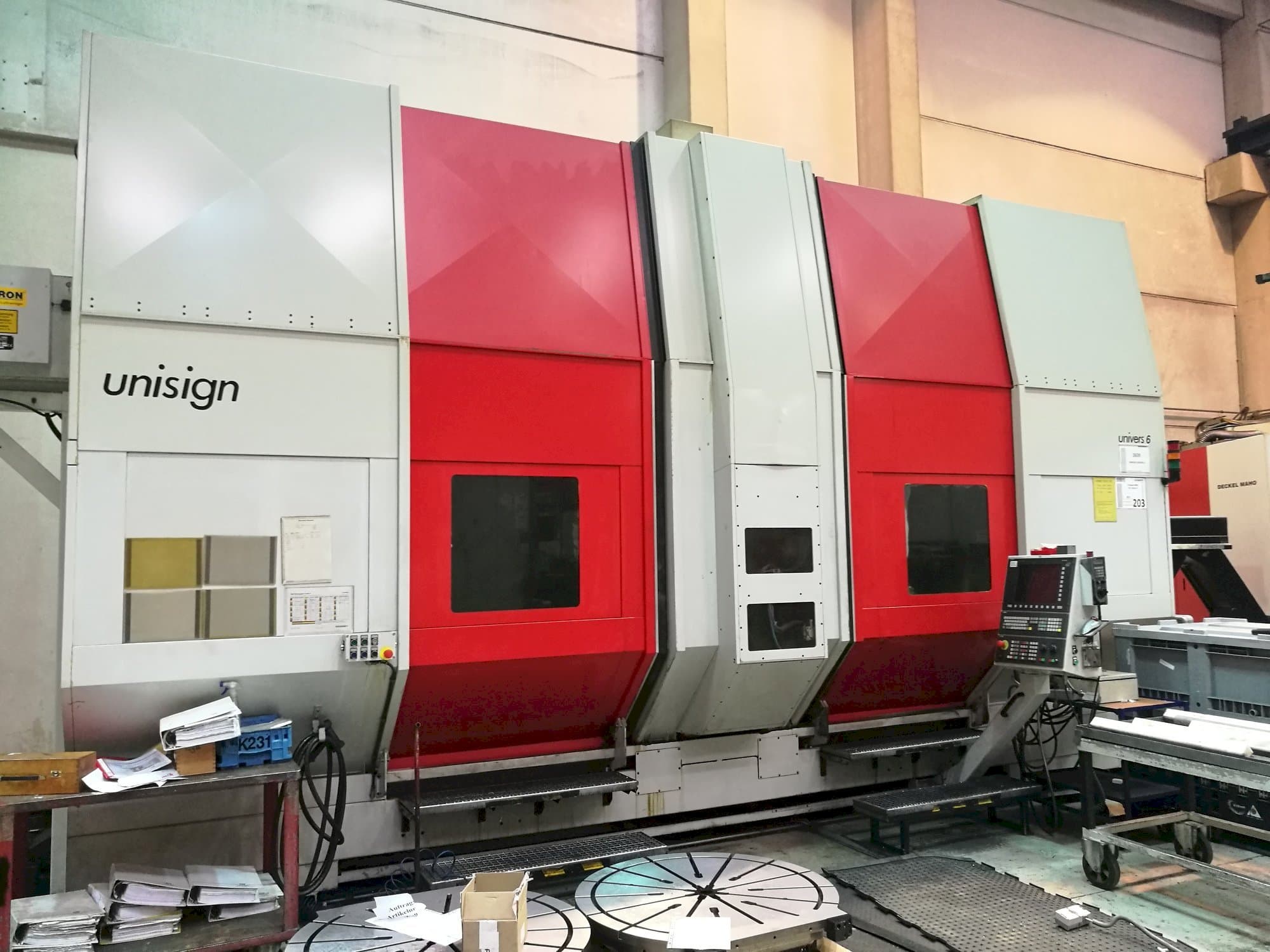 Čelní pohled  na Unisign Univers 6 C2  stroj