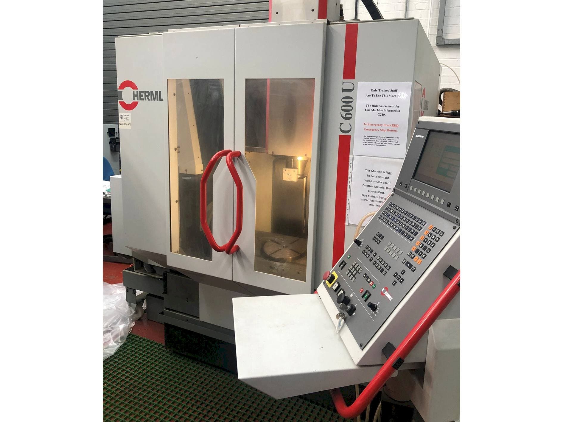 Čelní pohled  na HERMLE B 600 U  stroj