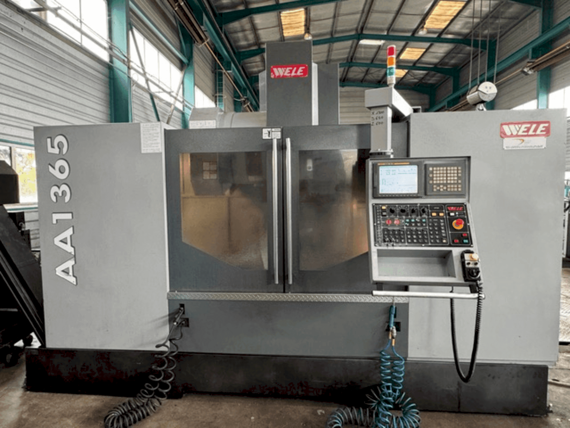 Čelní pohled  na Wele AA1365  stroj