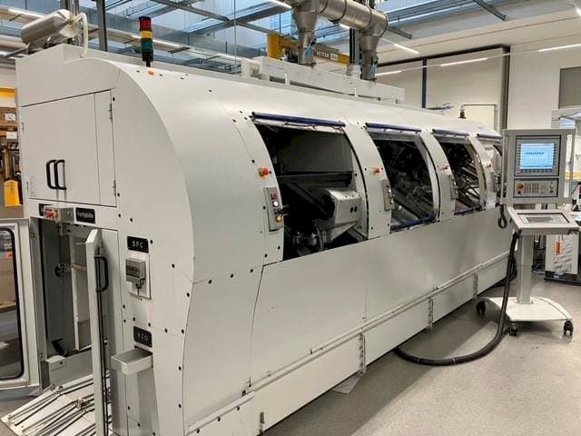 Čelní pohled  na MIKRON Multistep XS  stroj