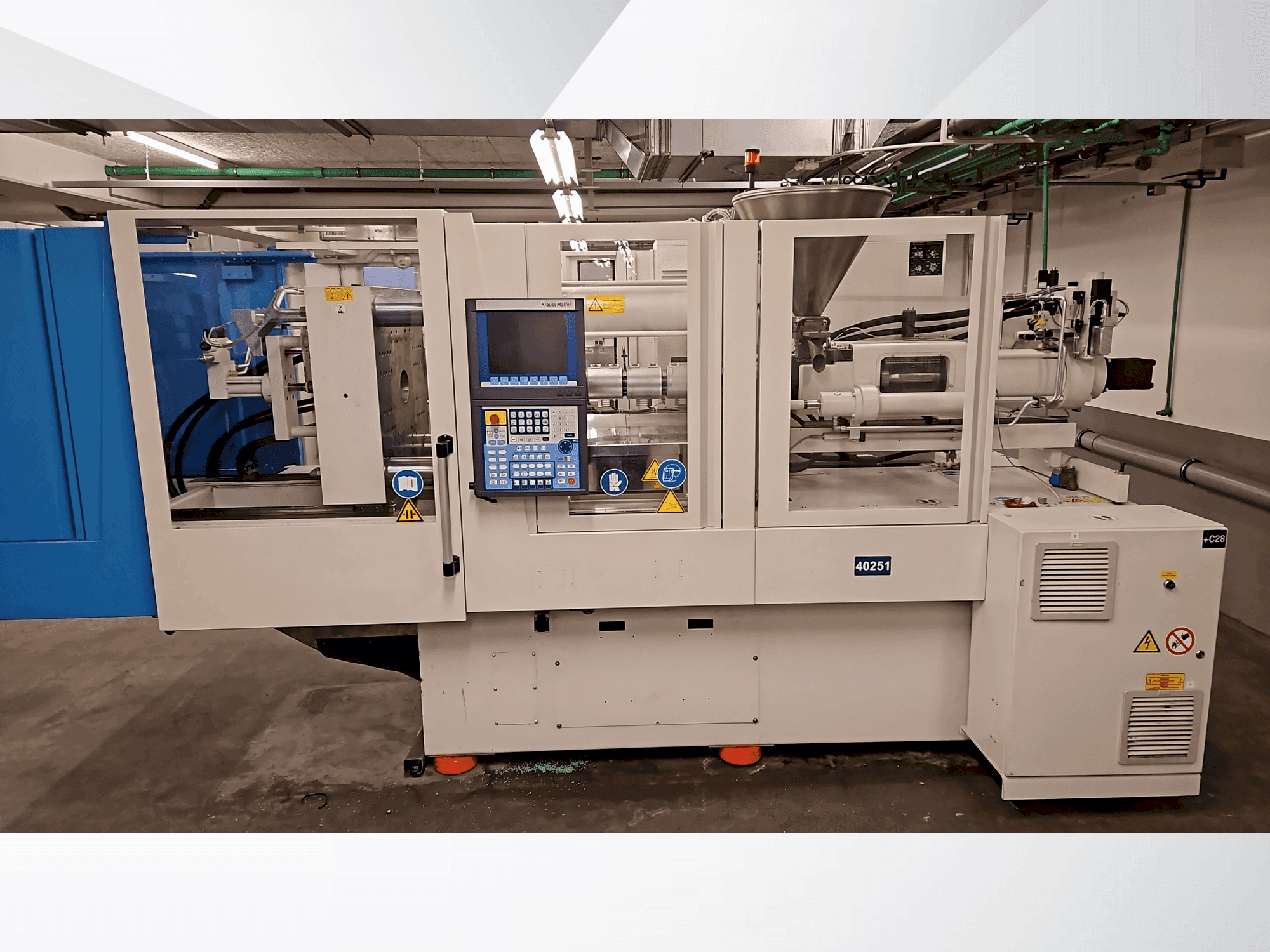 Čelní pohled  na Krauss Maffei 110-750 CX  stroj