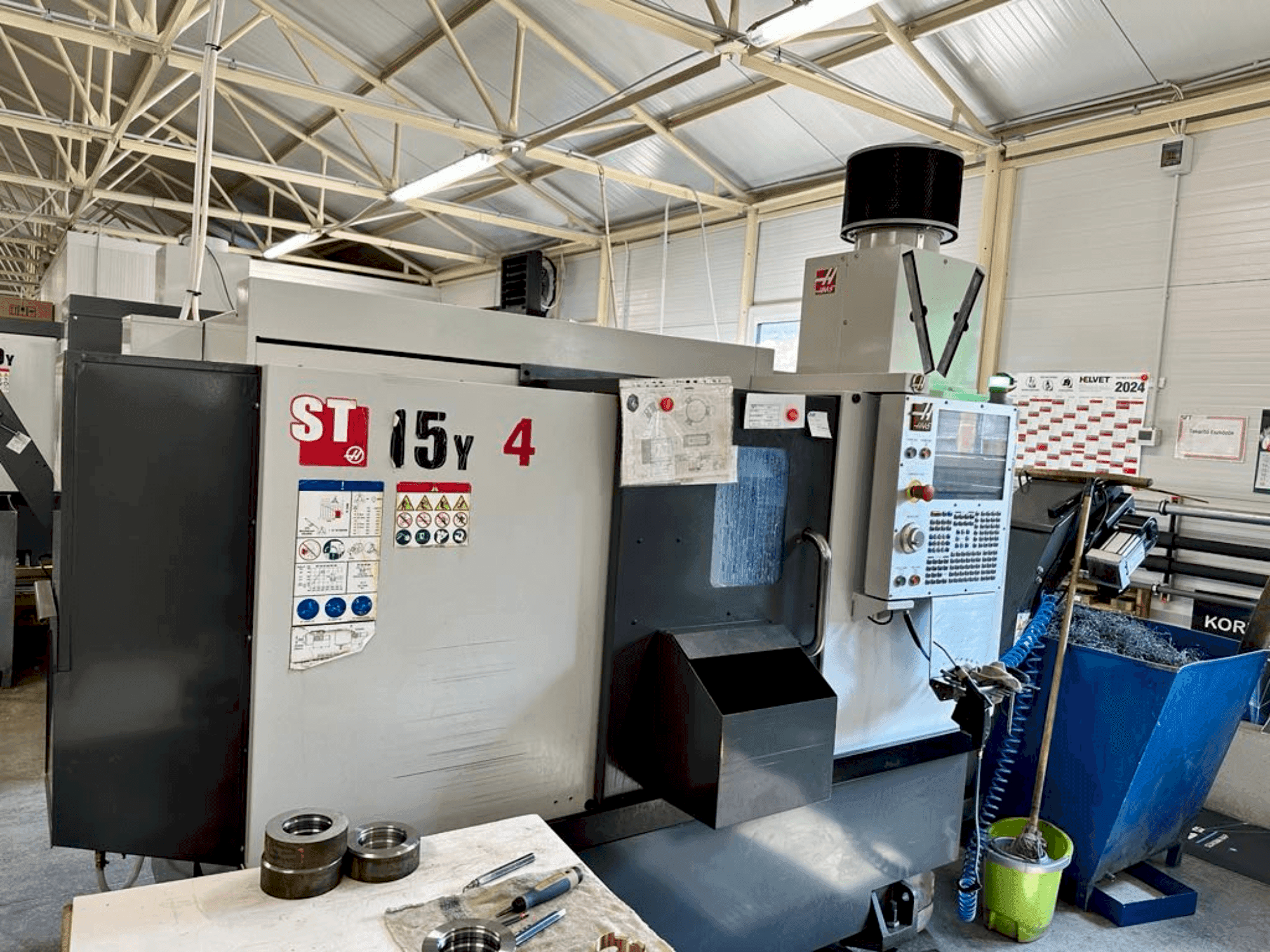 Čelní pohled  na HAAS ST-15Y  stroj