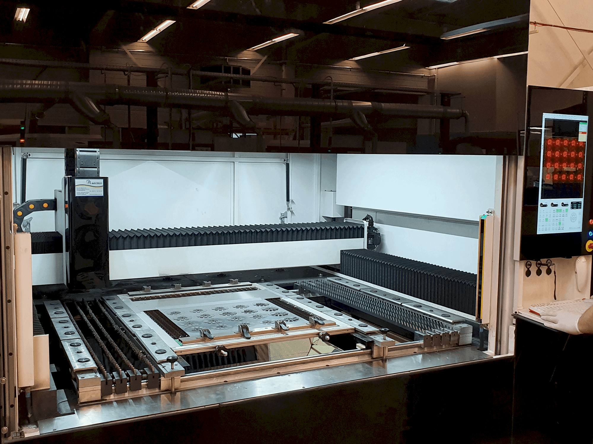 Čelní pohled  na Bodor i5 (2021)  stroj