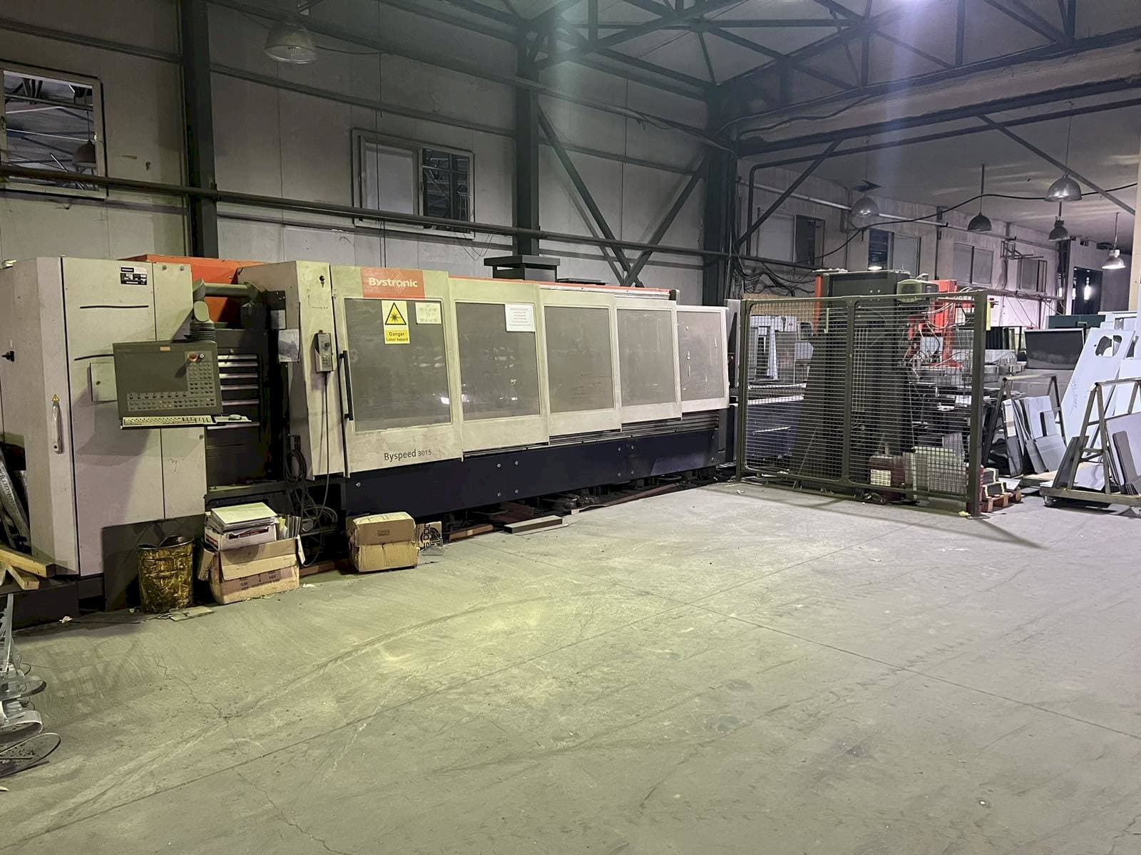 Čelní pohled  na Bystronic Byspeed 3015  stroj