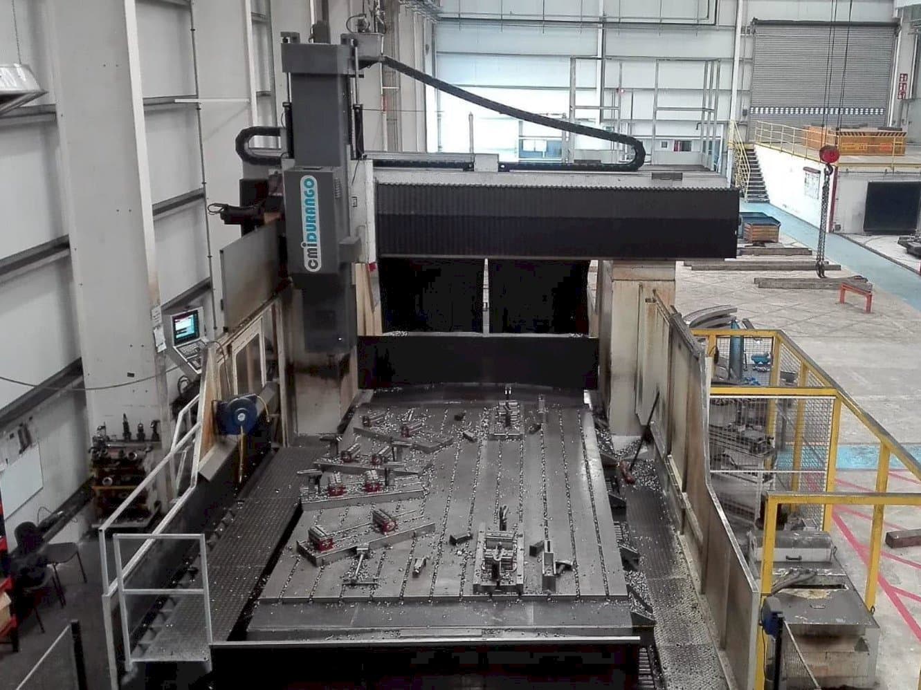 Čelní pohled  na cmiDURANGO FPF310-5000  stroj