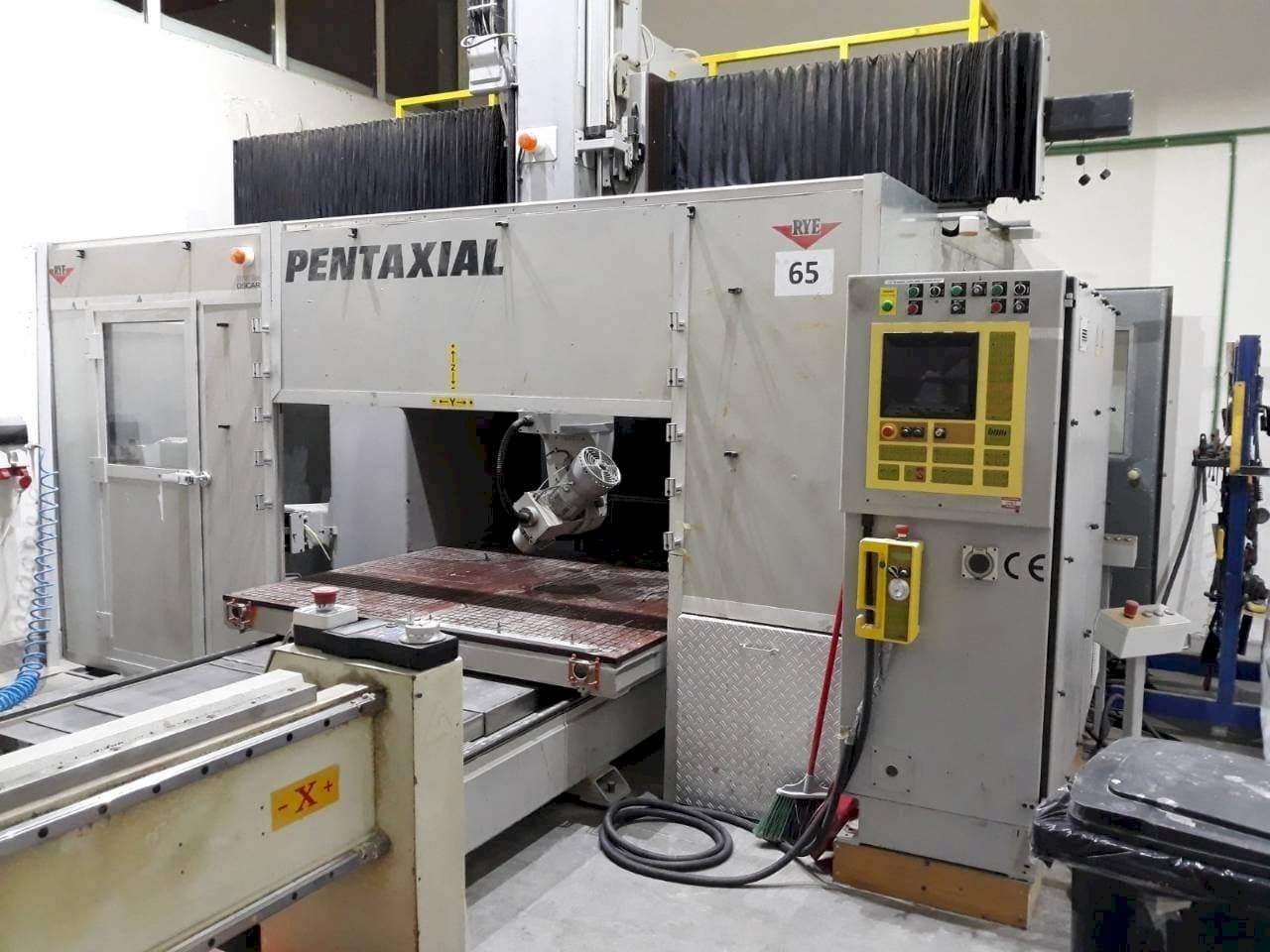 Čelní pohled  na Rye Pentaxial 1710TP  stroj