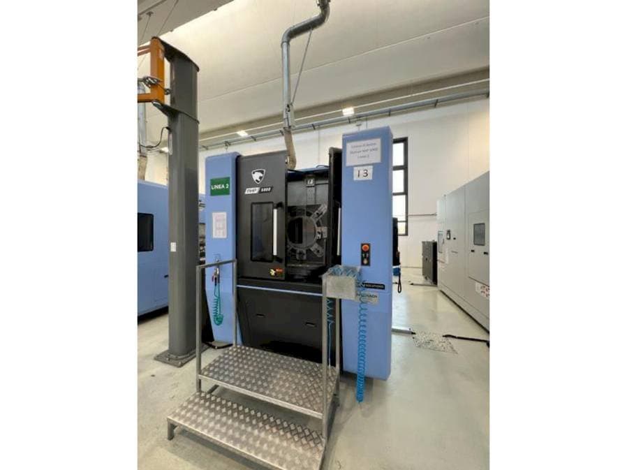 Čelní pohled  na Doosan NHP 5000  stroj