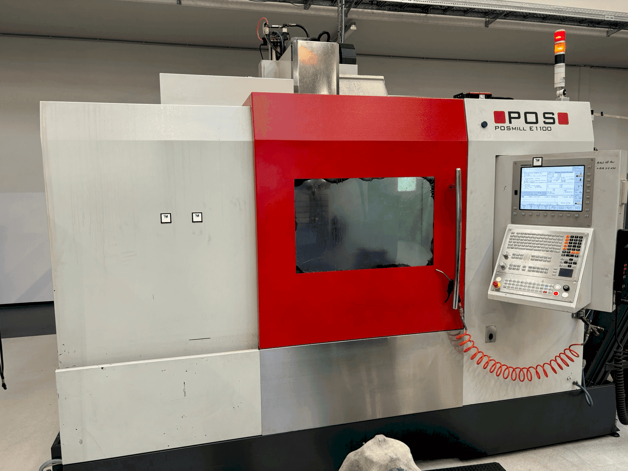 Čelní pohled  na POSmill E 1100  stroj