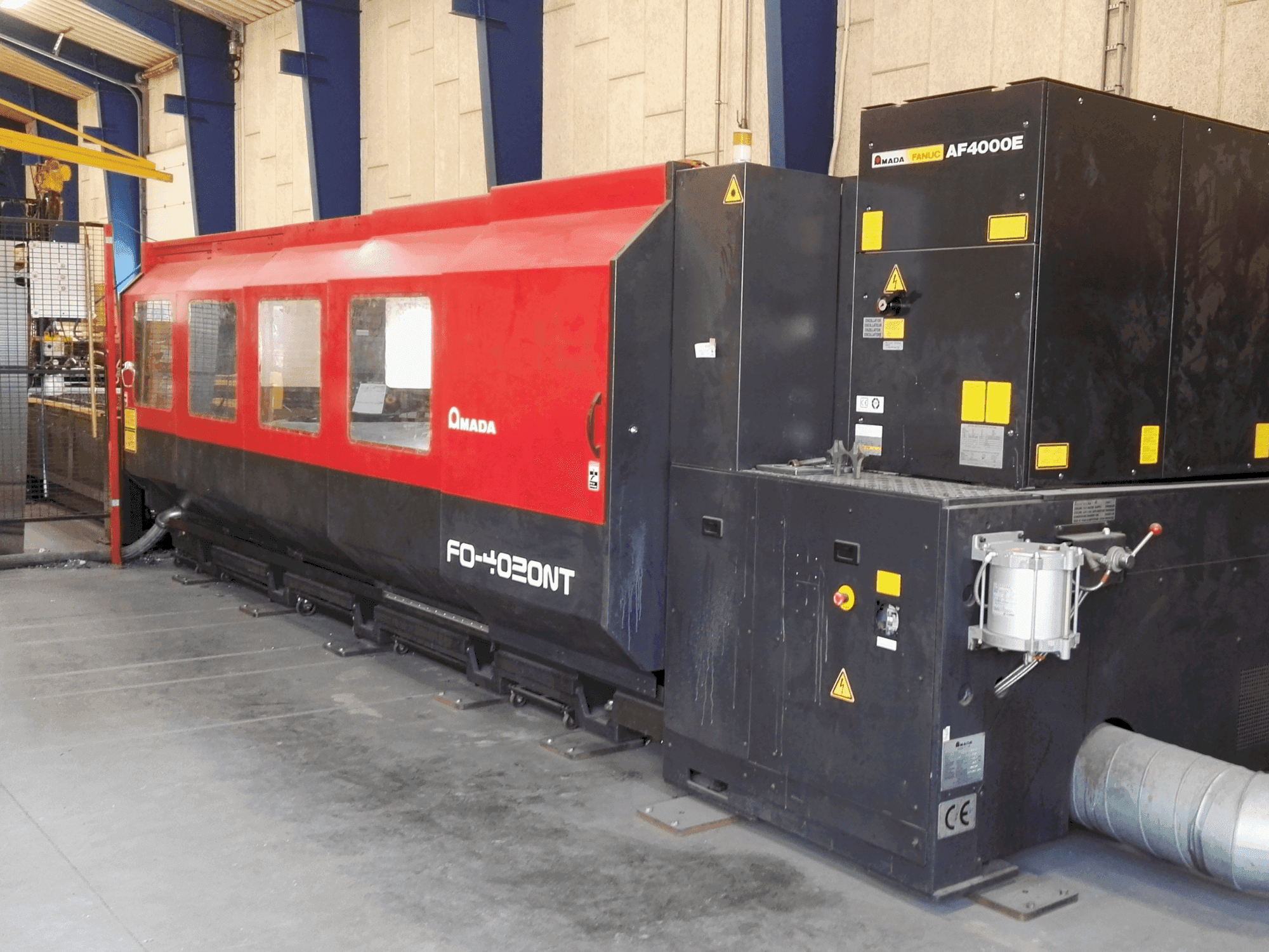 Čelní pohled  na AMADA FO-4020NT (2005)  stroj