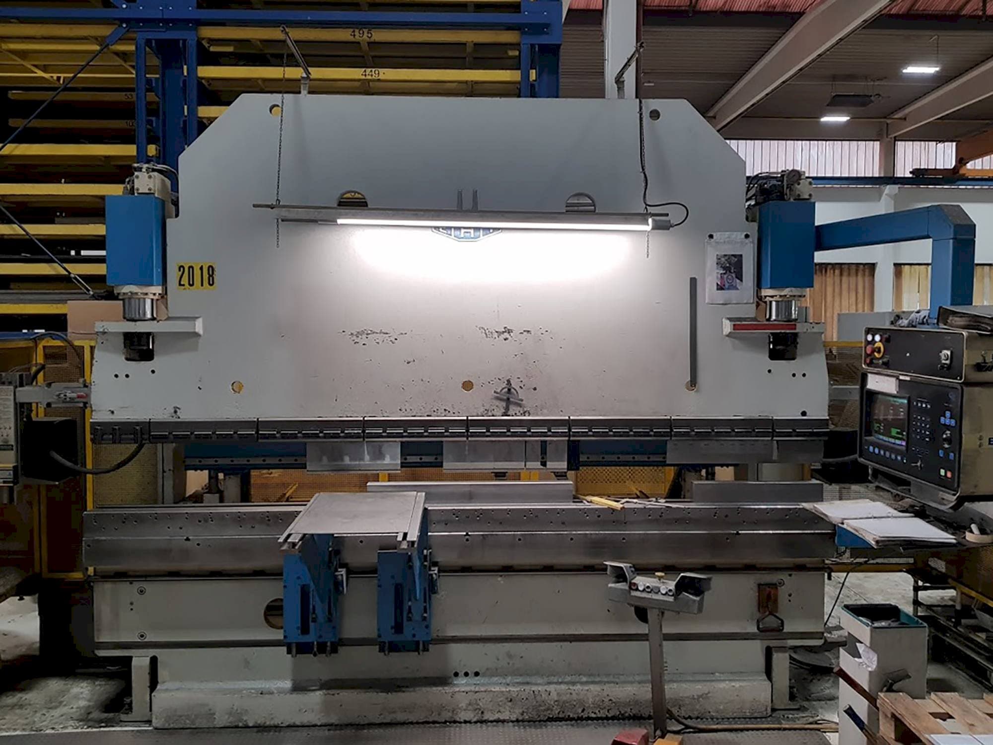 Čelní pohled  na EHT EHPS 11-35  stroj