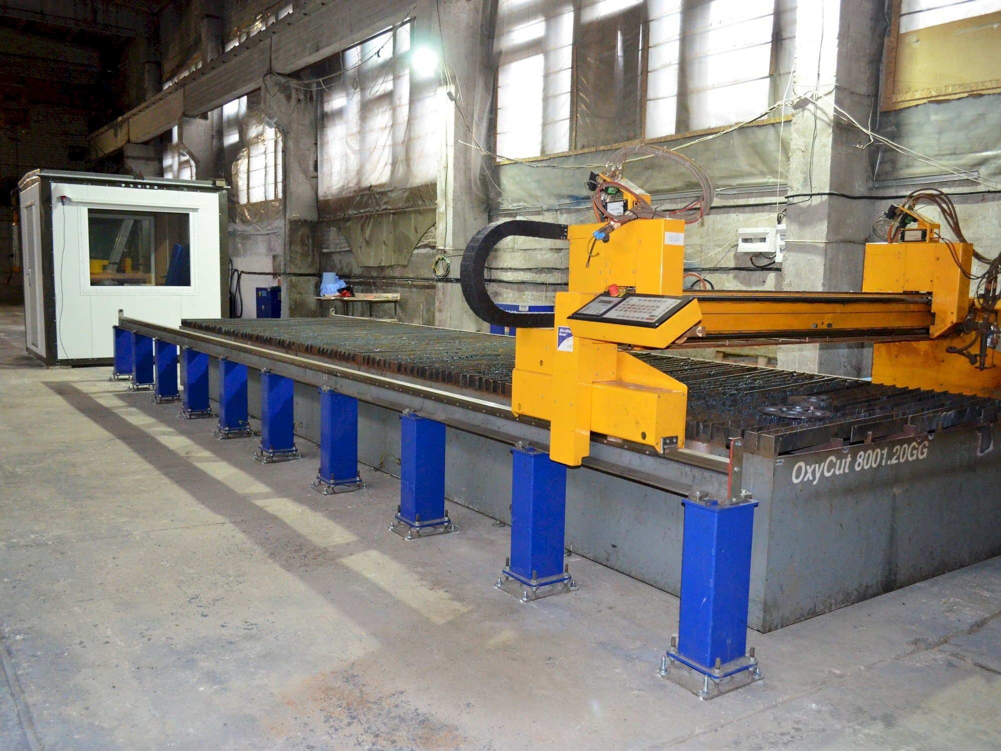 Čelní pohled  na MicroStep OxyCut 8001 20GG  stroj