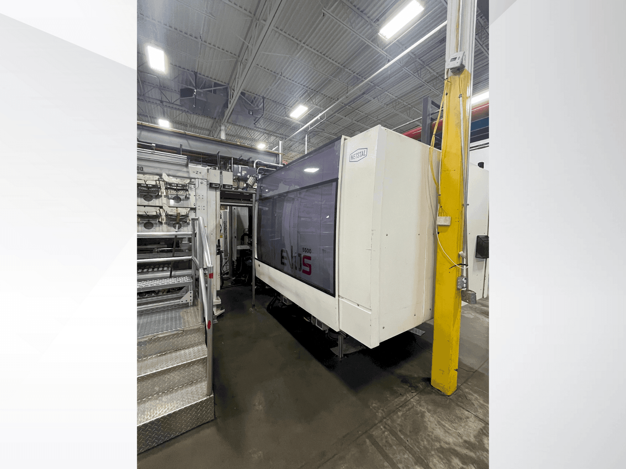 Čelní pohled  na Netstal EVOS 5500-2900 Speed  stroj