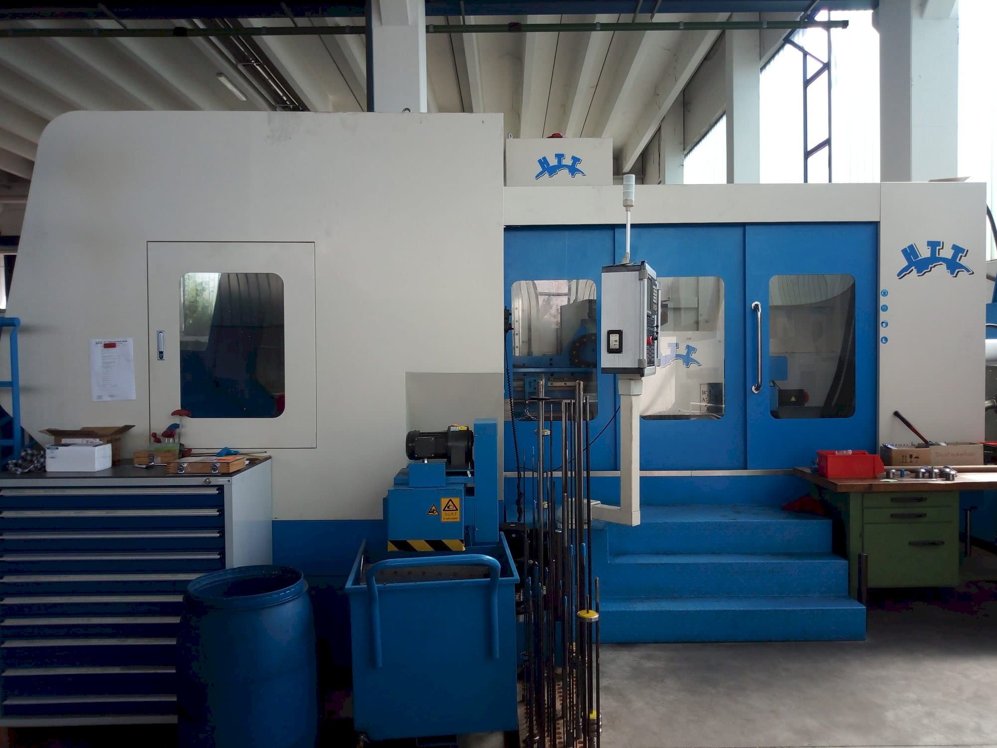 Čelní pohled  na HTT KBR6-1008  stroj