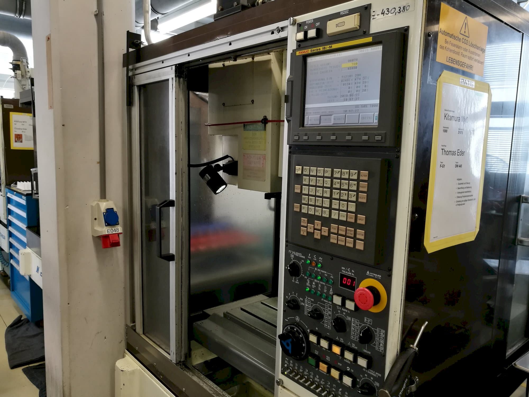 Čelní pohled  na Kitamura Mycenter-0  stroj