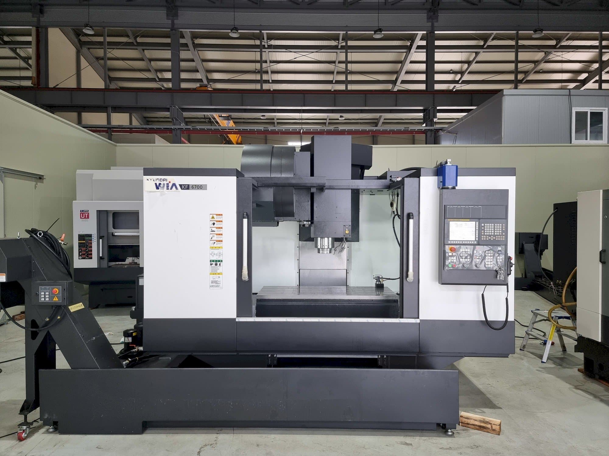 Čelní pohled  na Hyundai Wia KF 6700  stroj