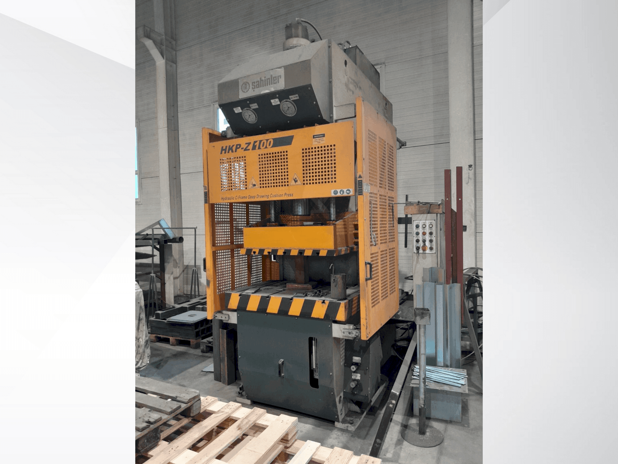 Čelní pohled  na Sahinler HKP-Z 100  stroj