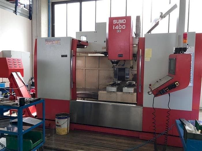 Čelní pohled  na Eumach SUMO 1400  stroj