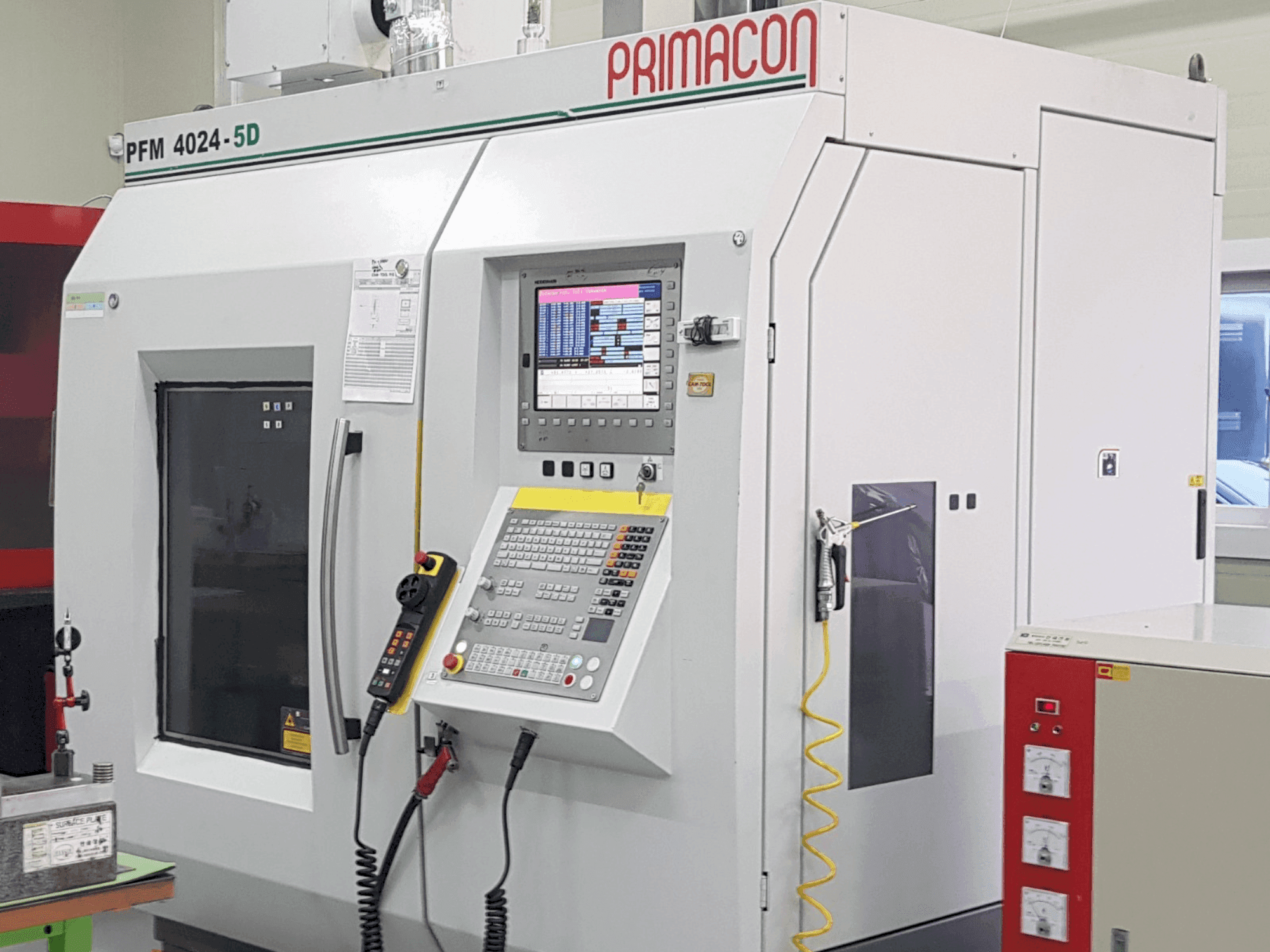 Čelní pohled  na PRIMACON PFM 4024  stroj