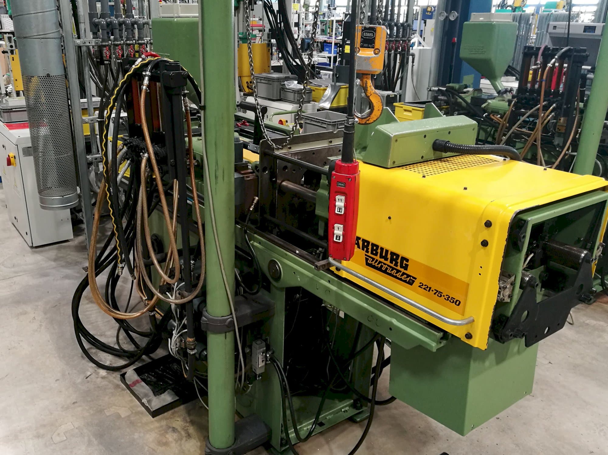 Pravý pohled  na Arburg Allrounder 221-75-350 stroj