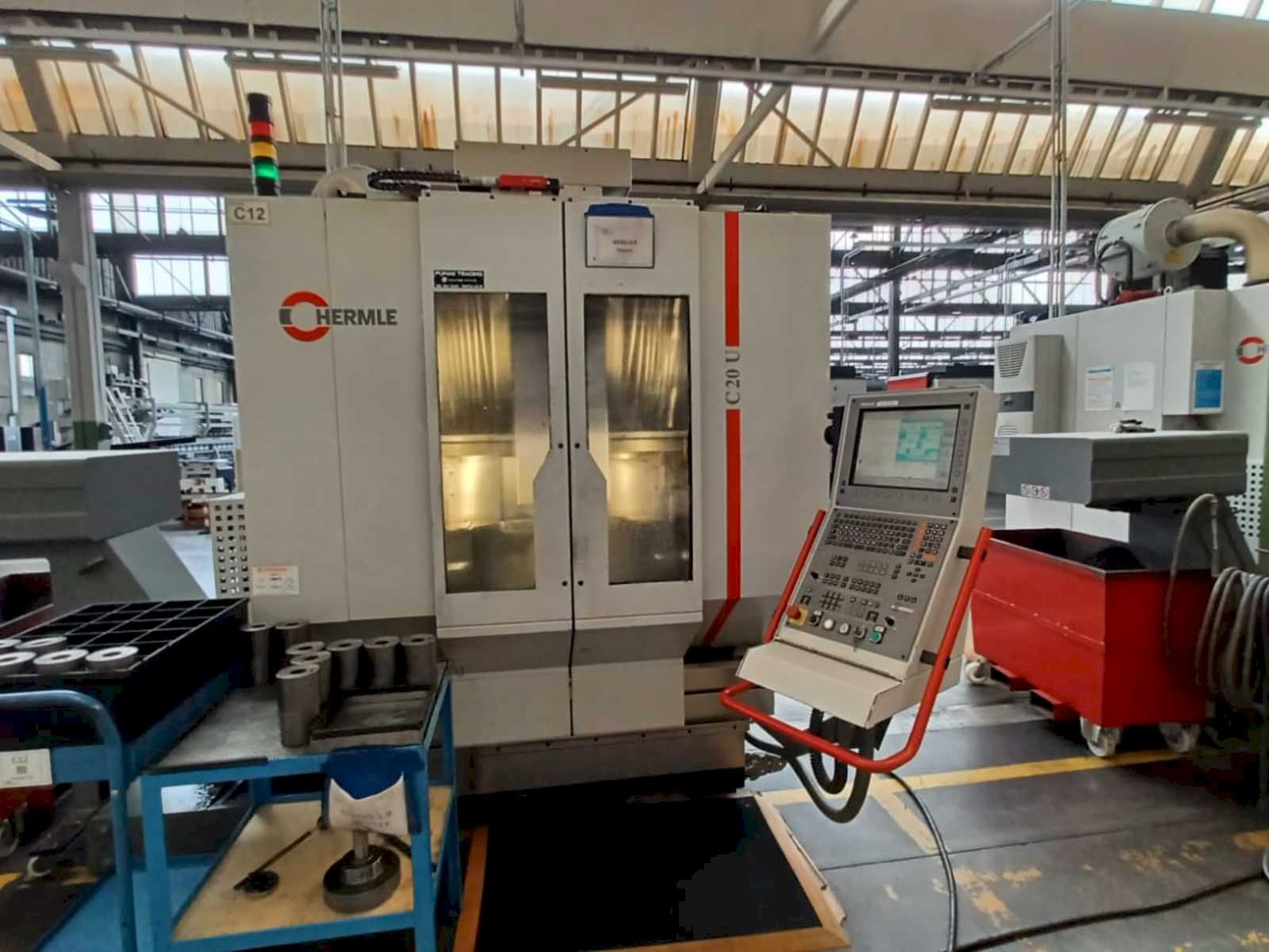 Čelní pohled  na HERMLE C20U  stroj