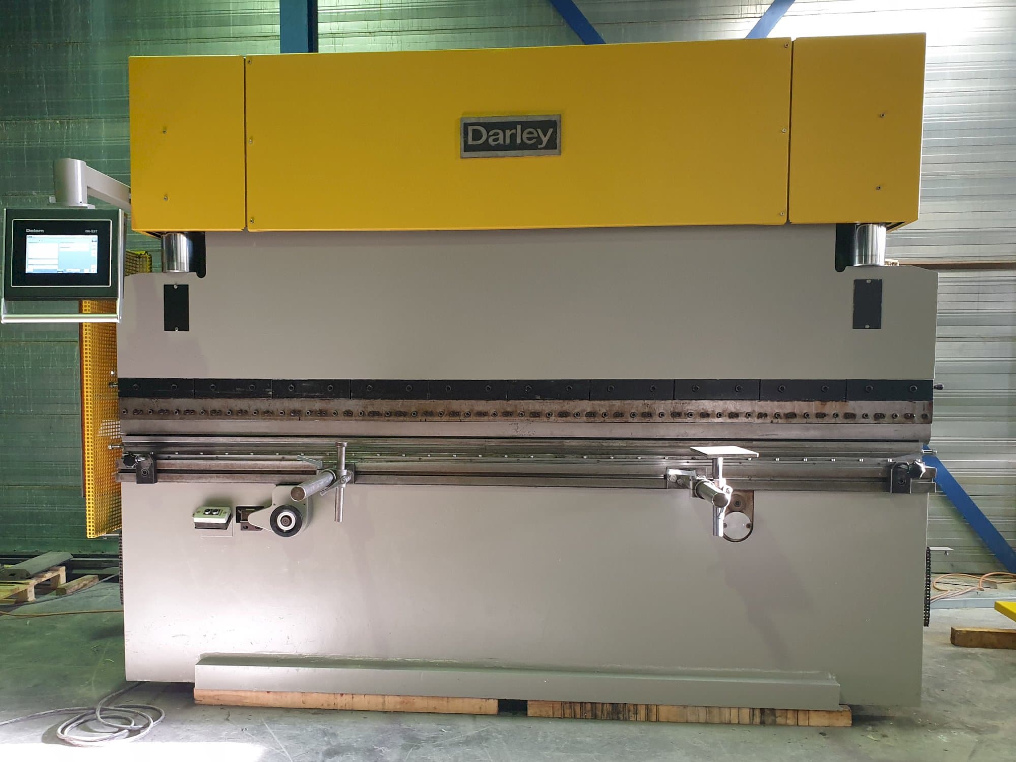 Čelní pohled  na Darley EHP 80 31/25 stroj