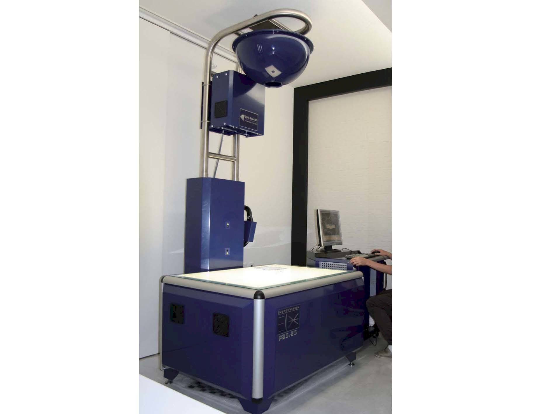 Čelní pohled  na InspecVision P85.25  stroj