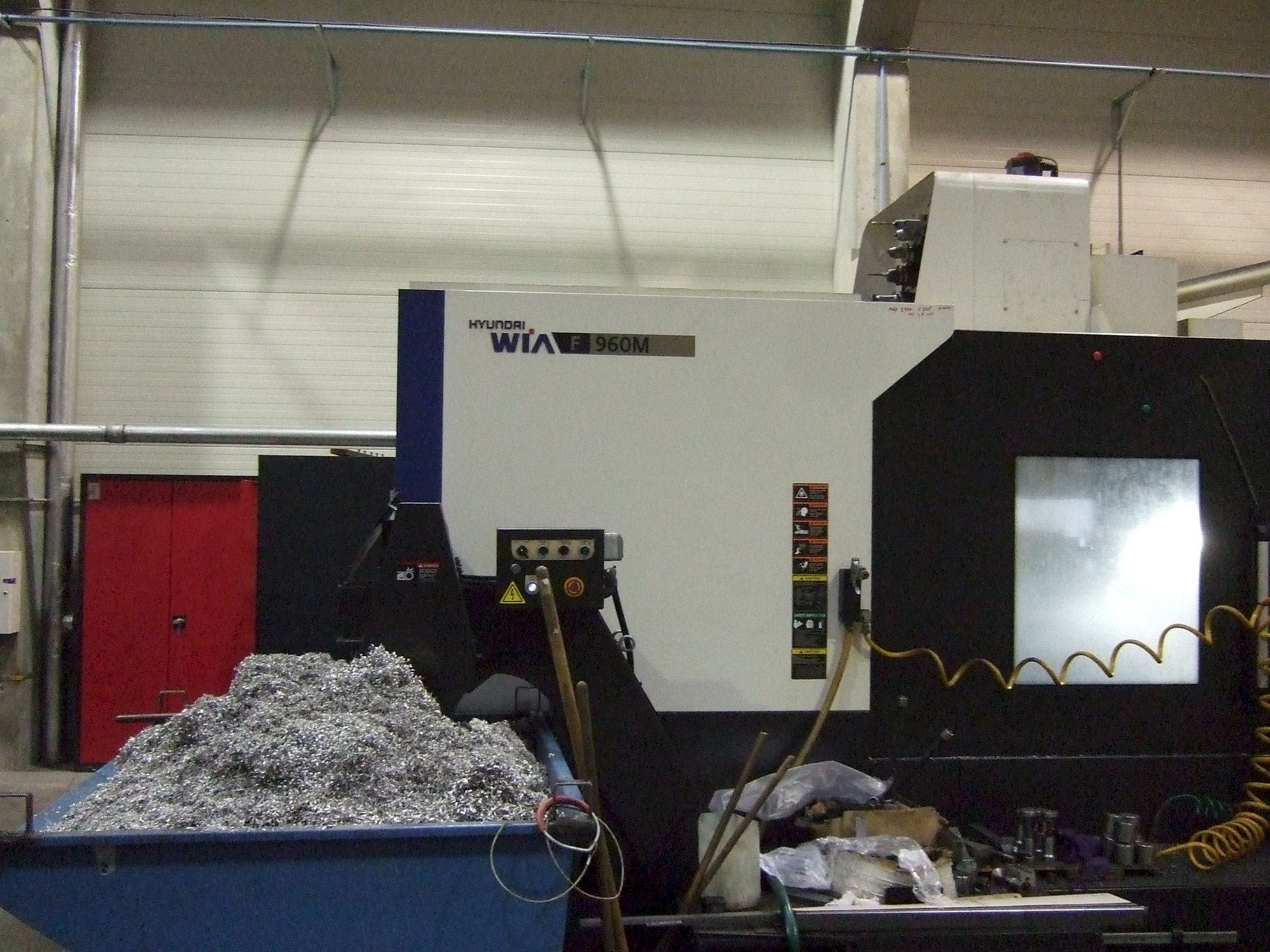 Čelní pohled  na Hyundai F960M  stroj