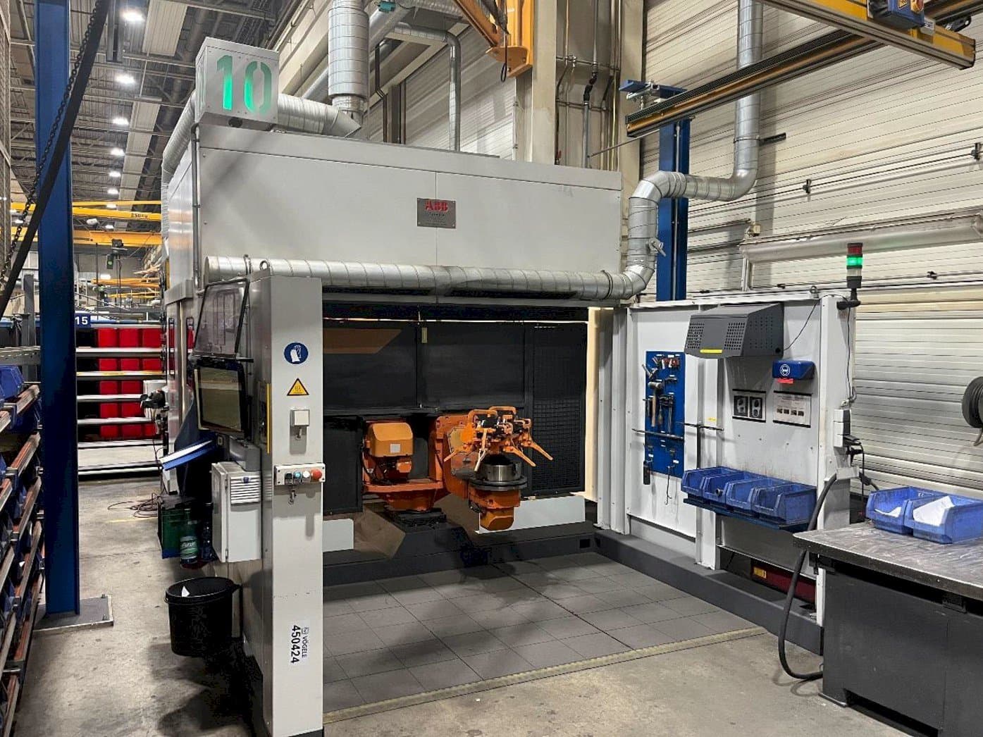 Čelní pohled  na ABB   stroj