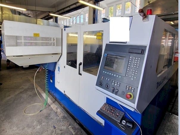 Čelní pohled  na Trumpf TRULASER 3030  stroj