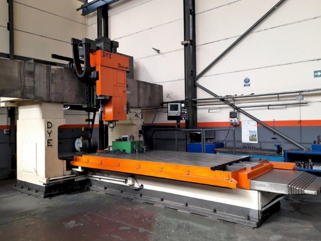 Čelní pohled  na DYE FB-3600  stroj