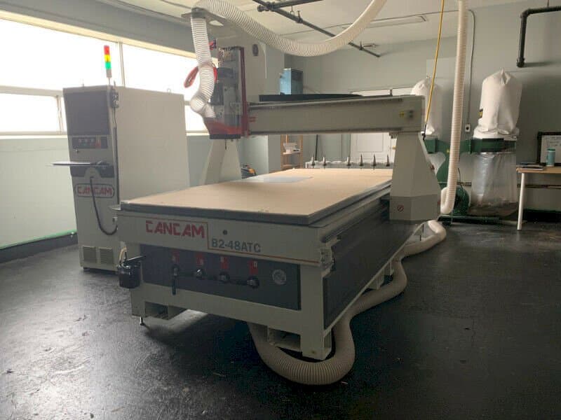 Čelní pohled  na CanCam B2-48 ATC  stroj