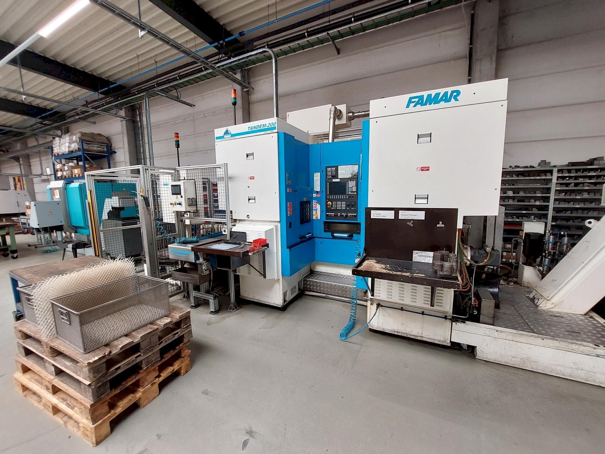 Čelní pohled  na Famar Tandem 200  stroj