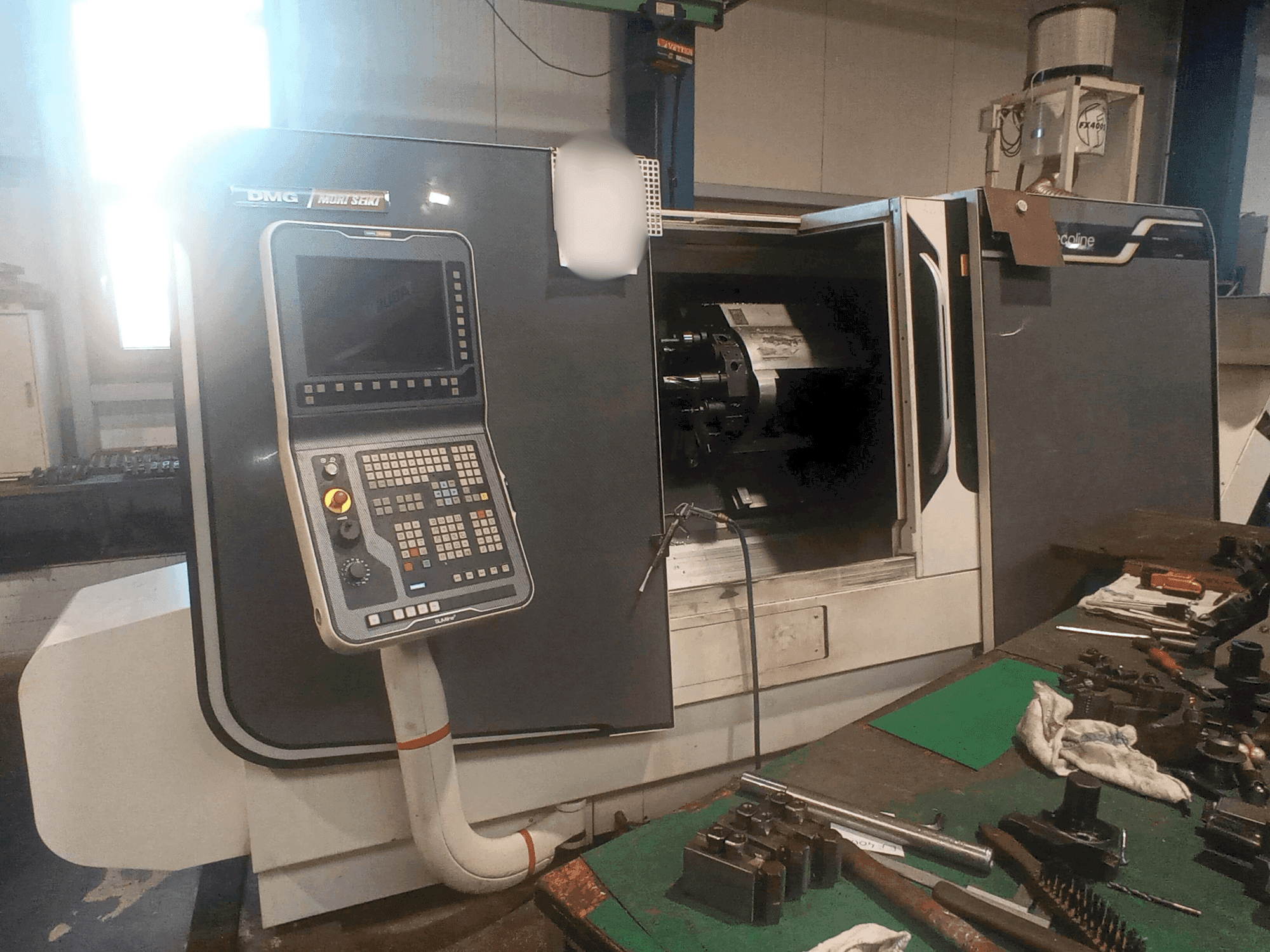Čelní pohled  na DMG Mori Seiki CTX 510 ecoline  stroj