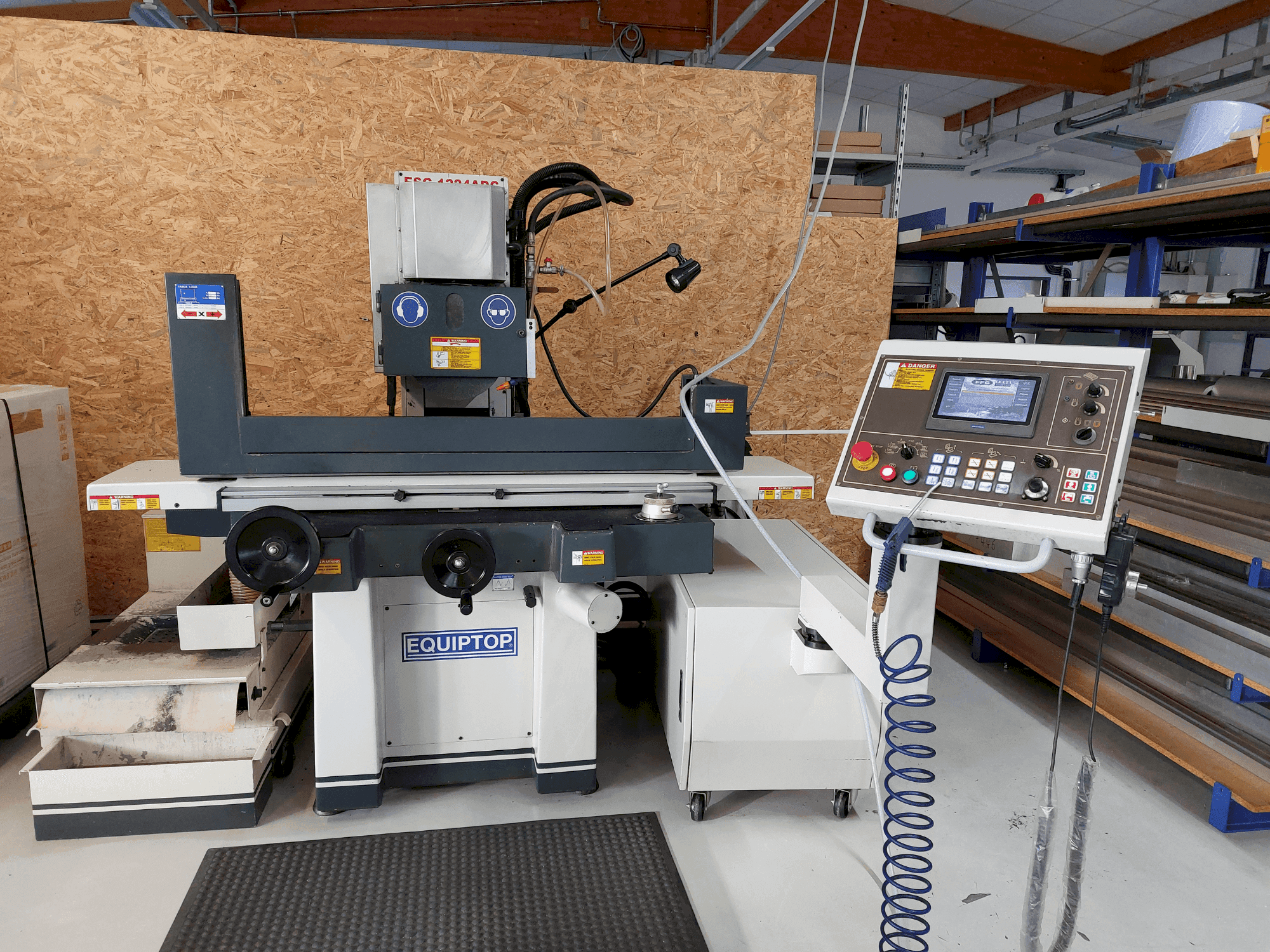 Čelní pohled  na EQUIPTOP ESG-1224 ADC  stroj