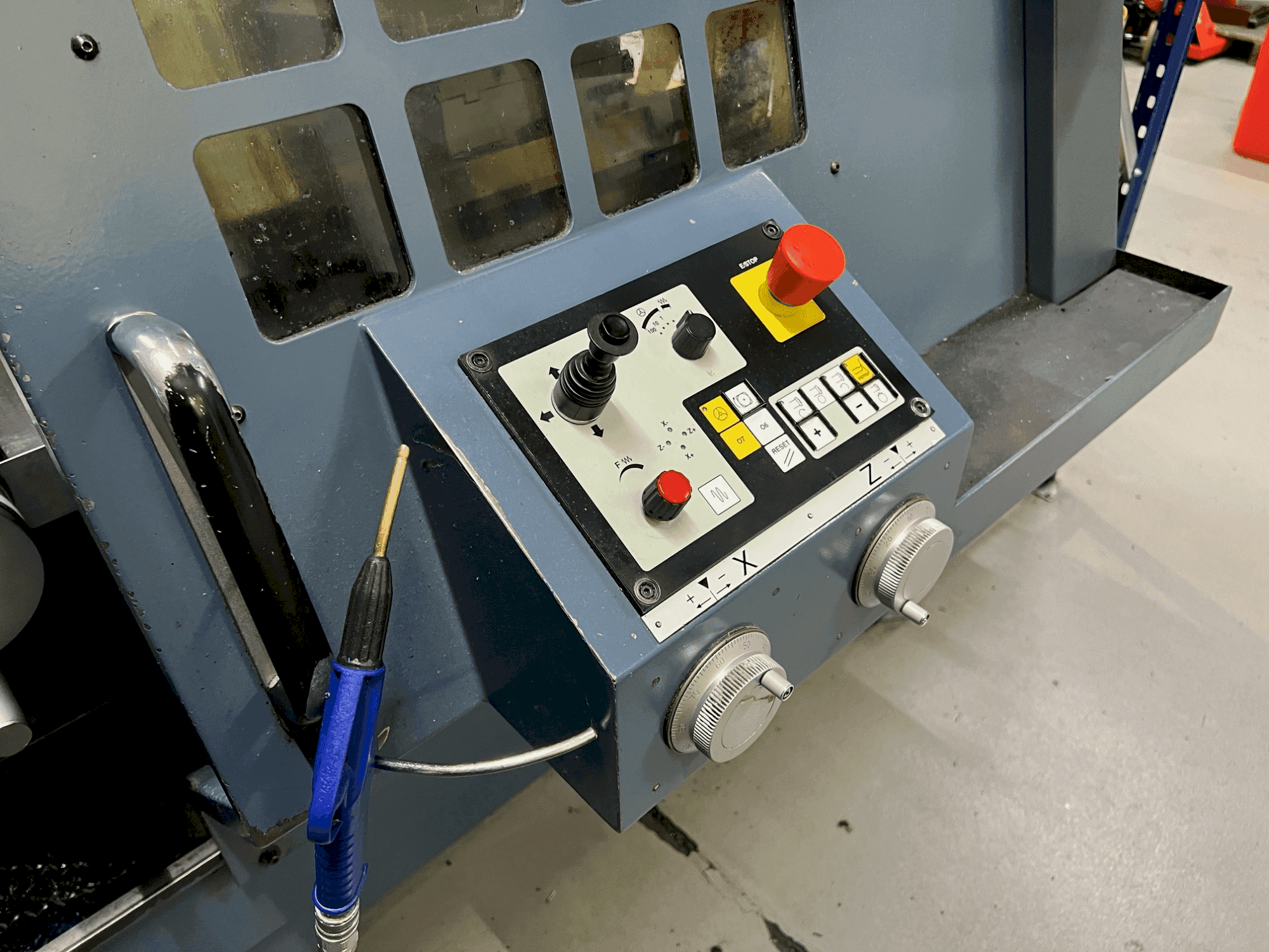 Čelní pohled  na PADOVANI E255/1500  stroj