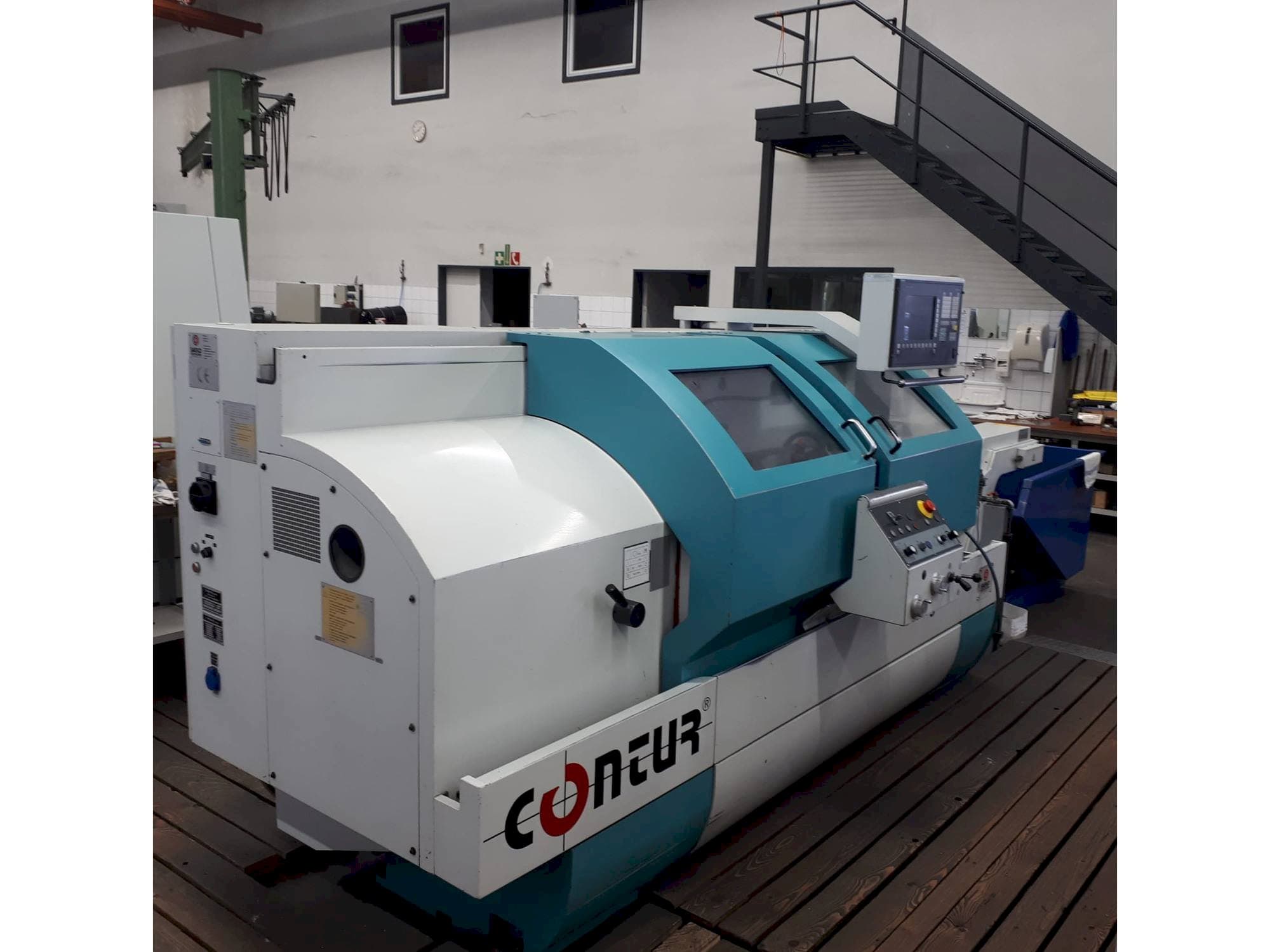 Čelní pohled  na Saeilo Contour Dialog T52 x 1500  stroj