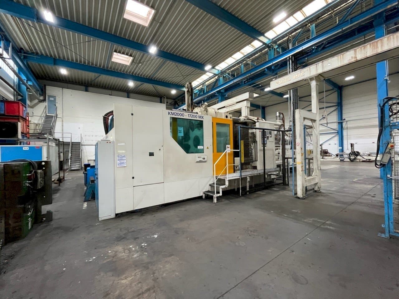 Čelní pohled  na Krauss Maffei KM 2000 17200 MX  stroj