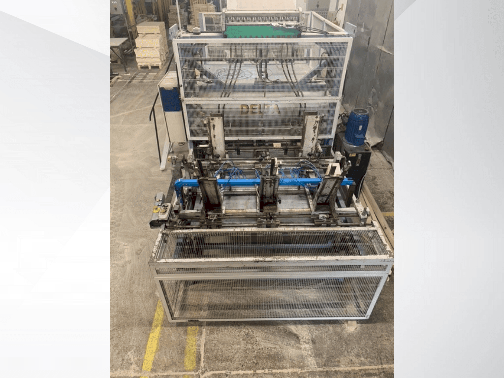 Čelní pohled  na DELTA pallet nailing machine line  stroj