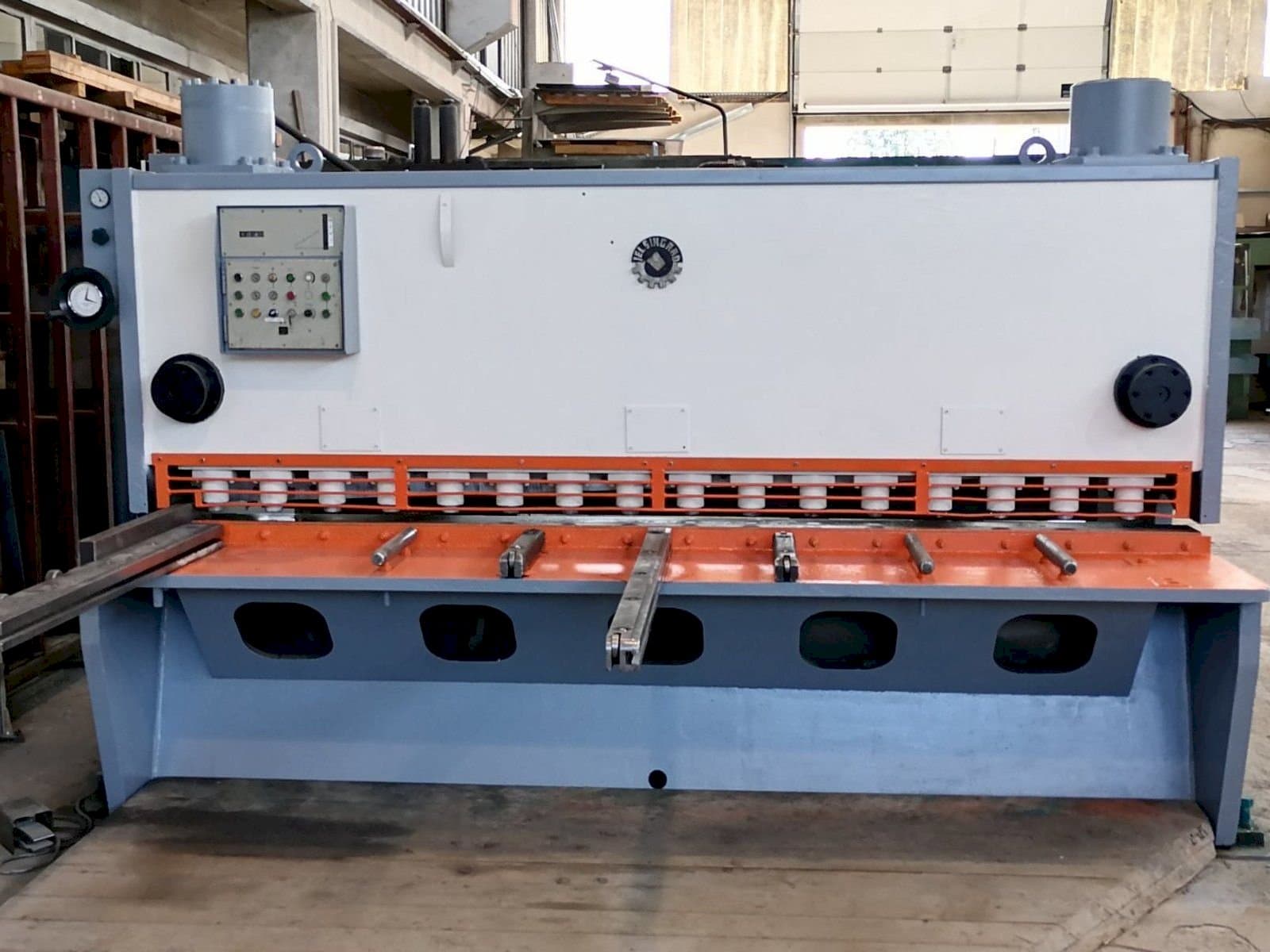 Čelní pohled  na Jelšingrad MVCS 3100/13  stroj