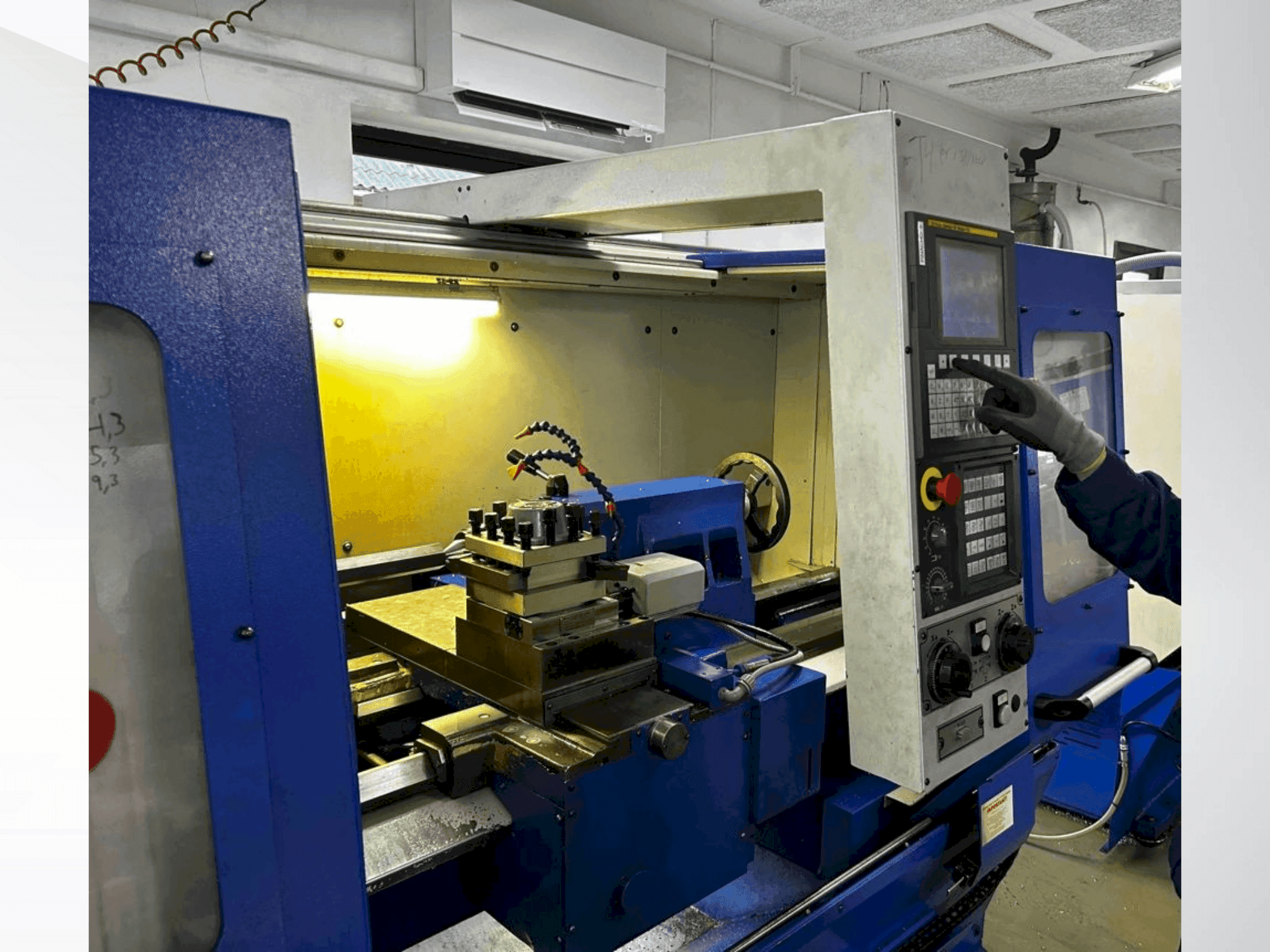 Čelní pohled  na Pinacho SMART 260  stroj