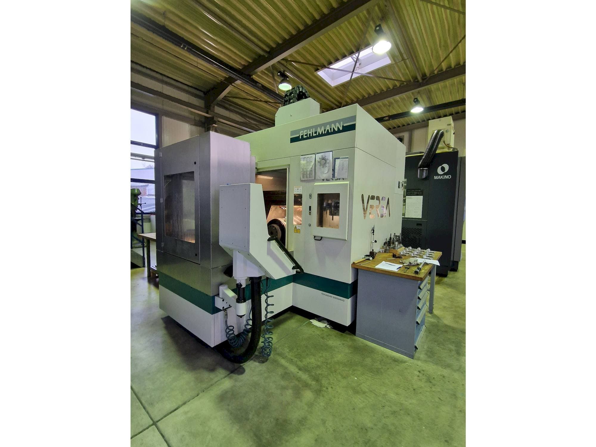 Čelní pohled  na FEHLMANN Versa P825  stroj