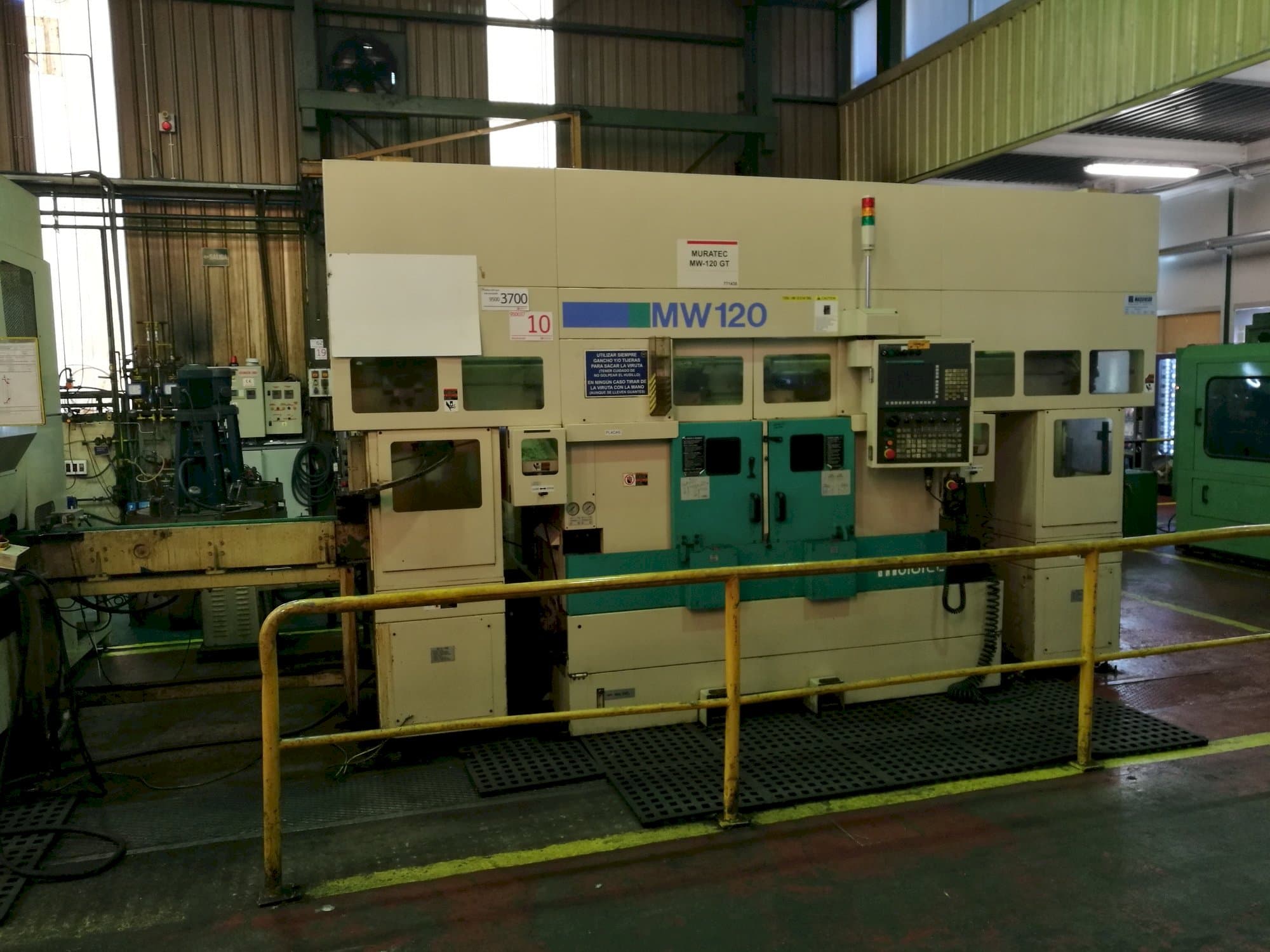 Čelní pohled  na Muratec MW120  stroj