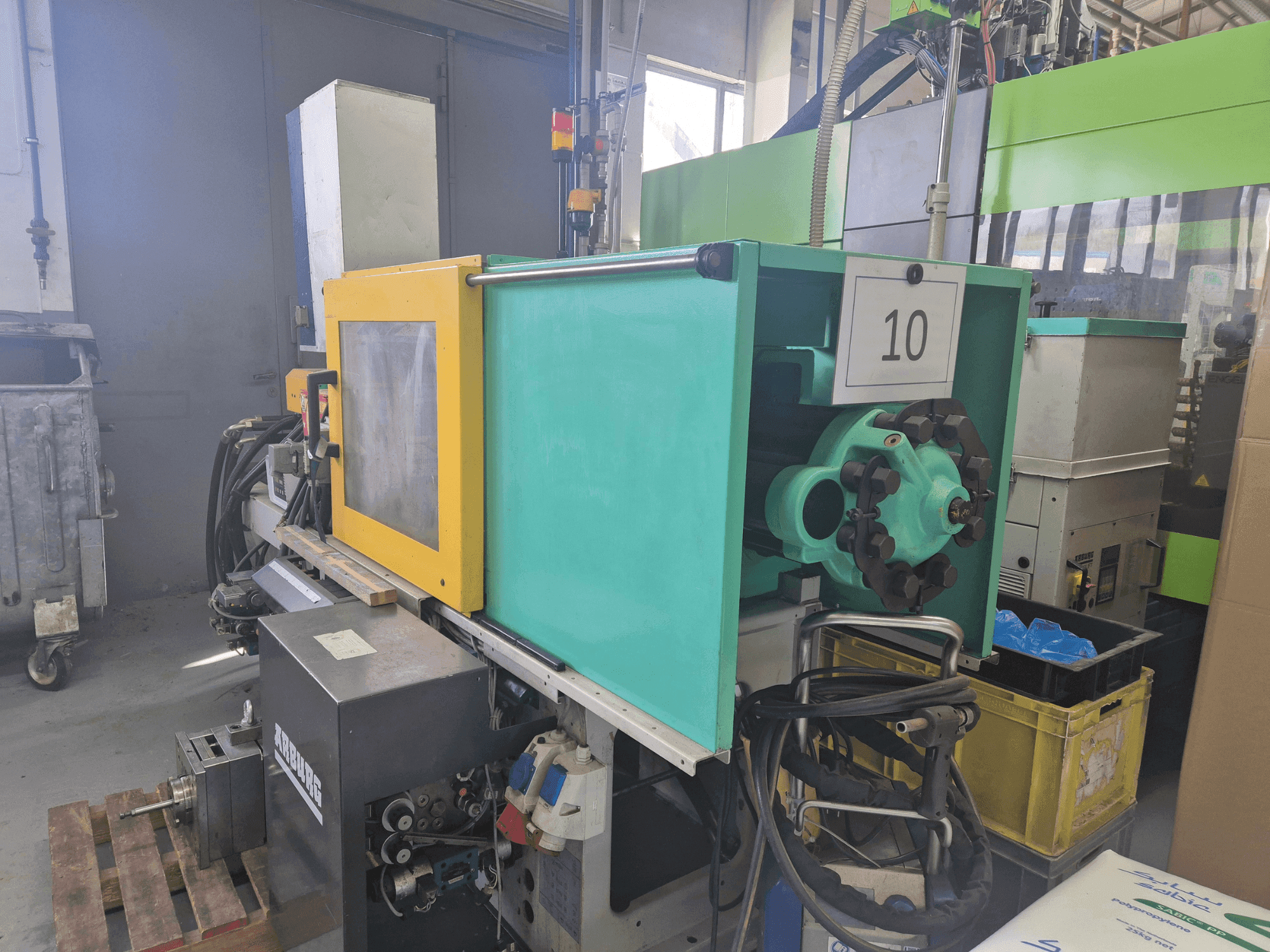 Čelní pohled  na Arburg Allrounder 270 C 400-70  stroj