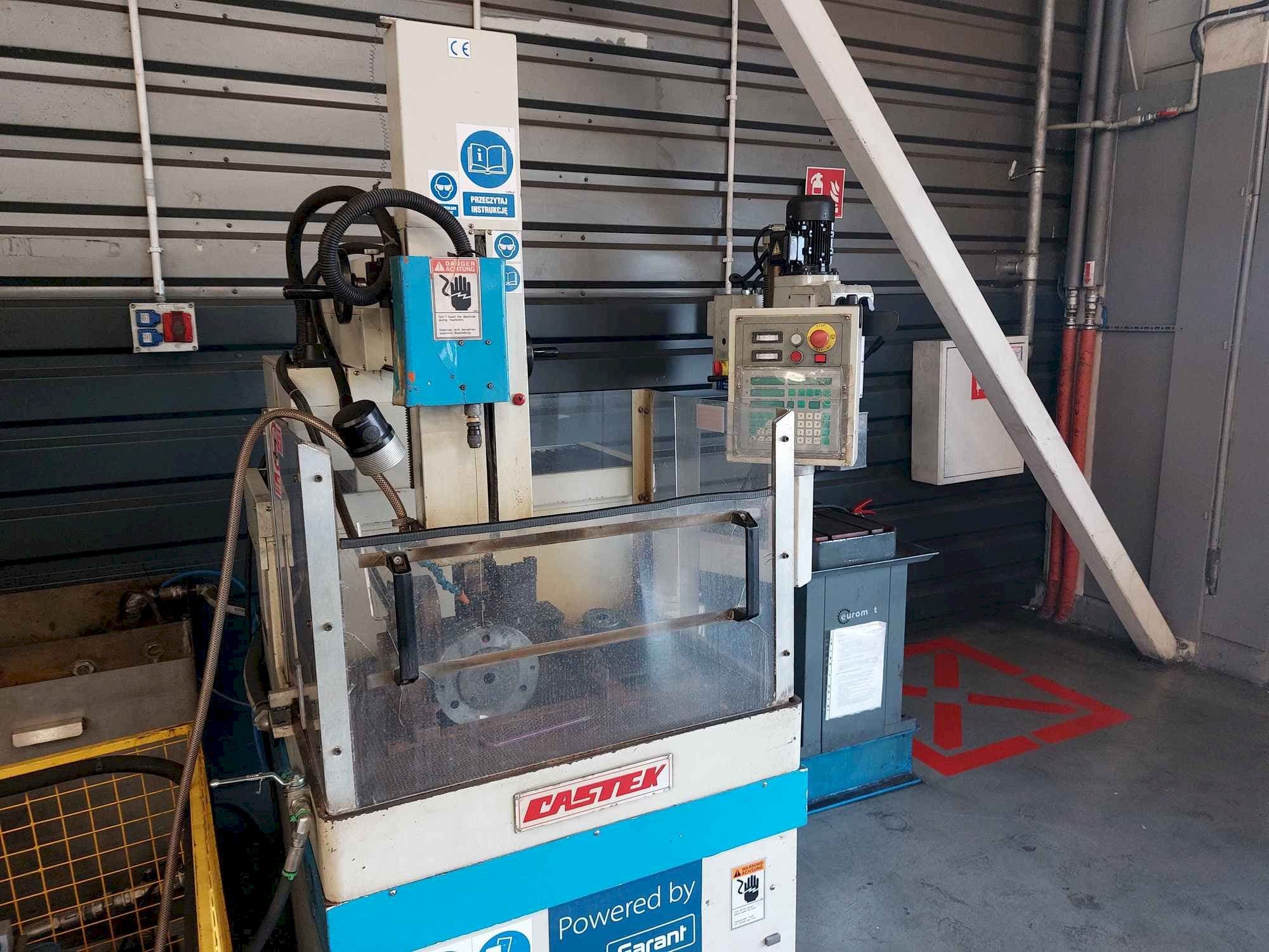 Čelní pohled  na CASTEK SD5030CE  stroj