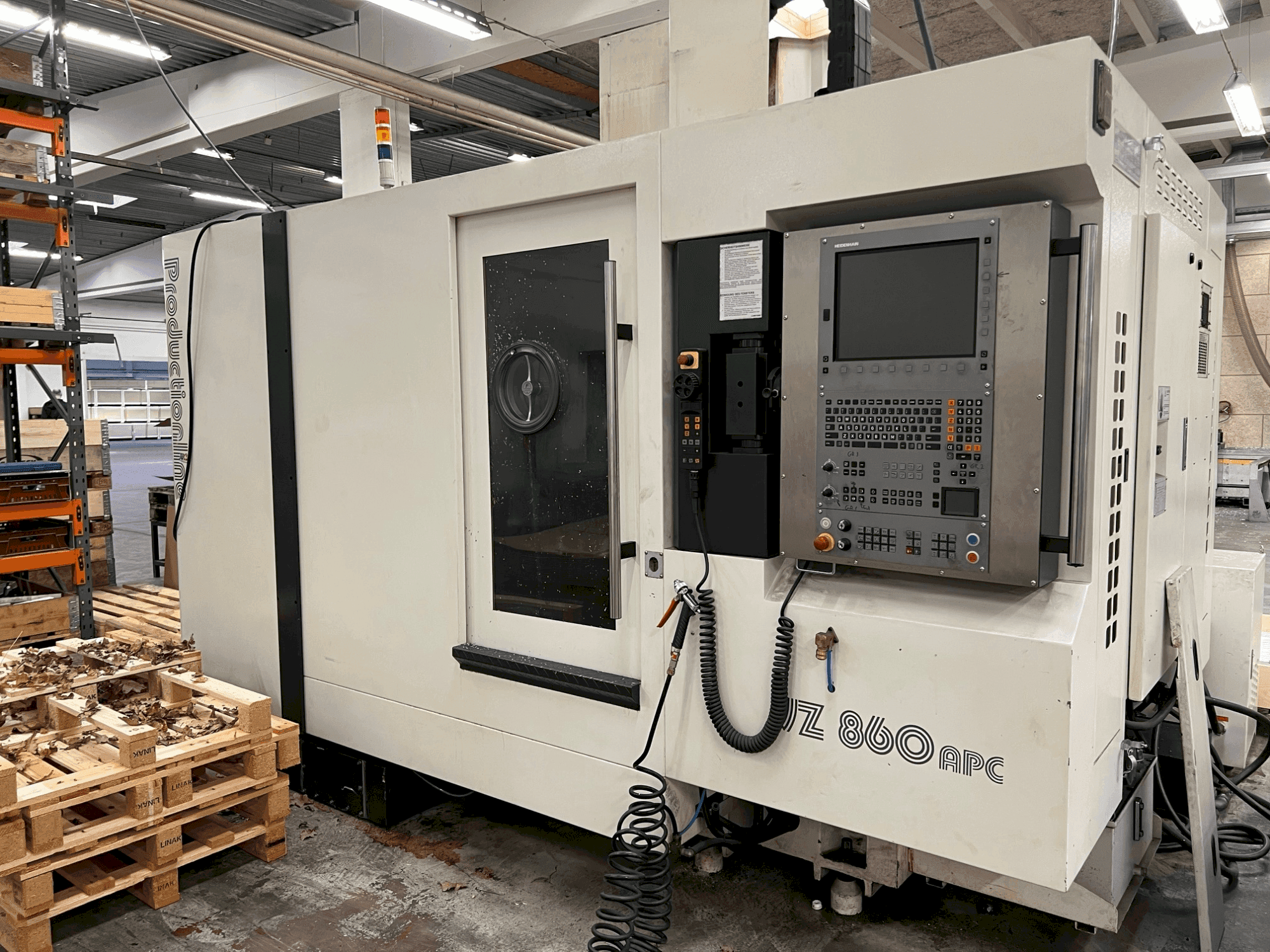 Čelní pohled  na WEMAS VZ 860 APC  stroj