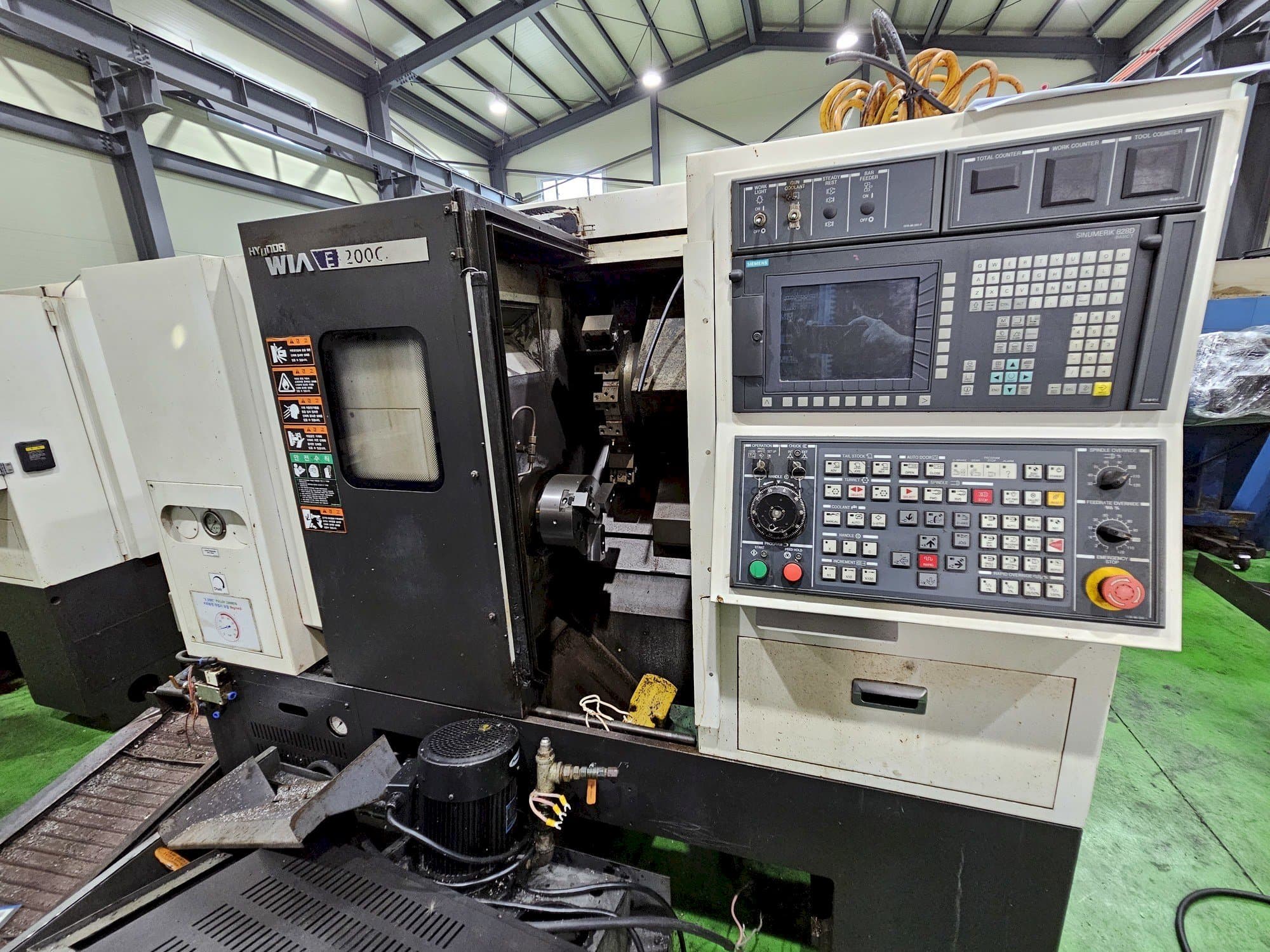 Čelní pohled  na Hyundai Wia E200C  stroj